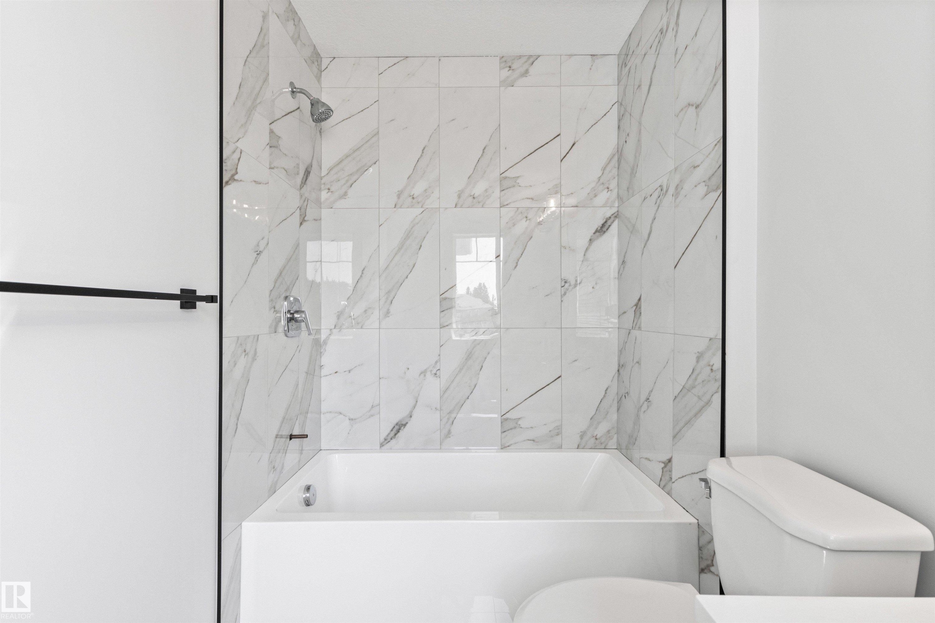 5002 53 Ave, Calmar, AB - Indoor Photo Showing Bathroom