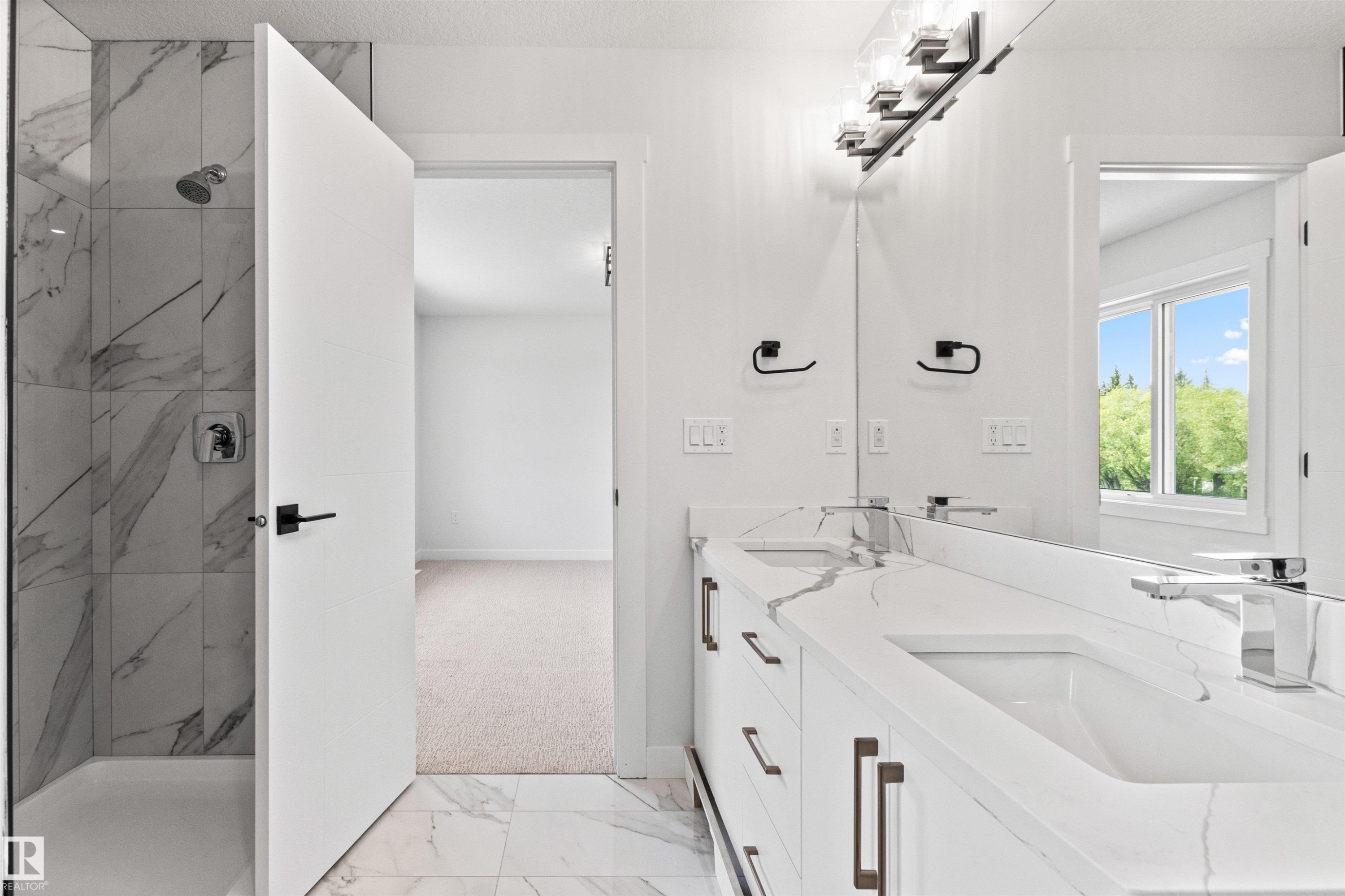 5002 53 Ave, Calmar, AB - Indoor Photo Showing Bathroom