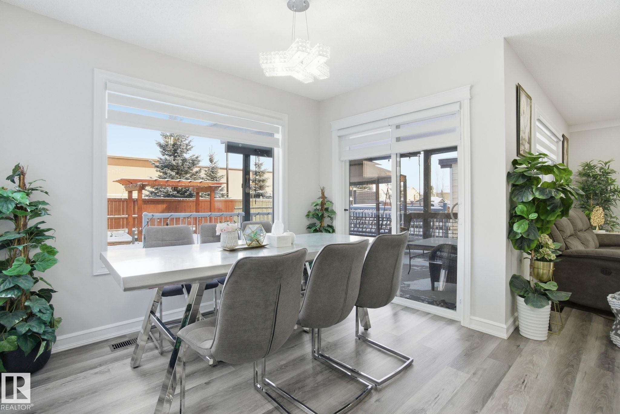 Dining room with light wood-type flooring and a chandelier - 1532 37C Avenue, Edmonton, AB - Indoor