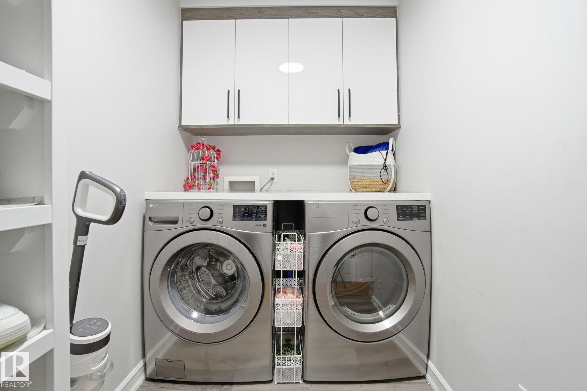 Laundry area with cabinet space and washer and clothes dryer - 1532 37C Avenue, Edmonton, AB - Indoor Photo Showing Laundry Room