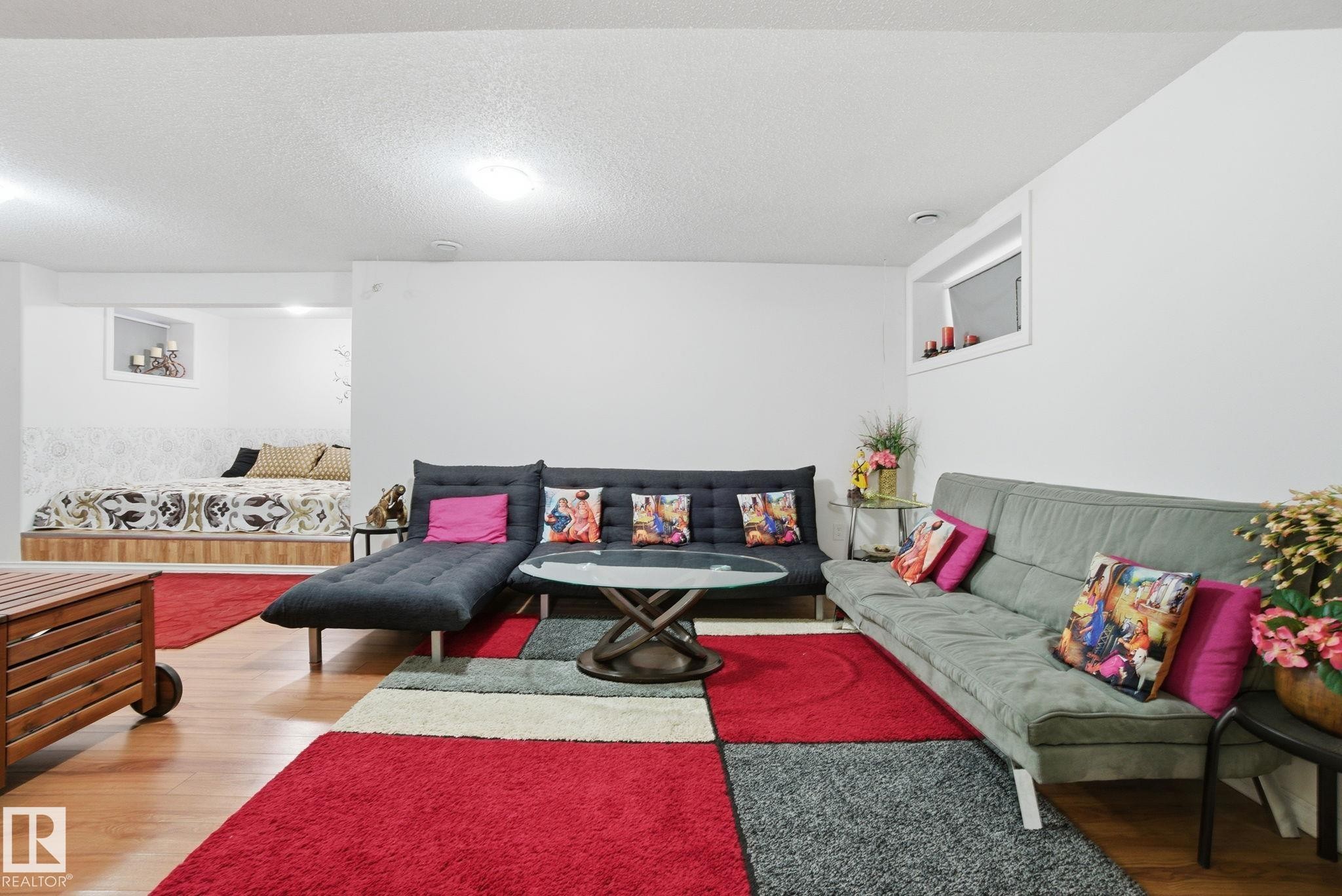 Living area with wood finished floors and a textured ceiling - 1532 37C Avenue, Edmonton, AB - Indoor Photo Showing Other Room