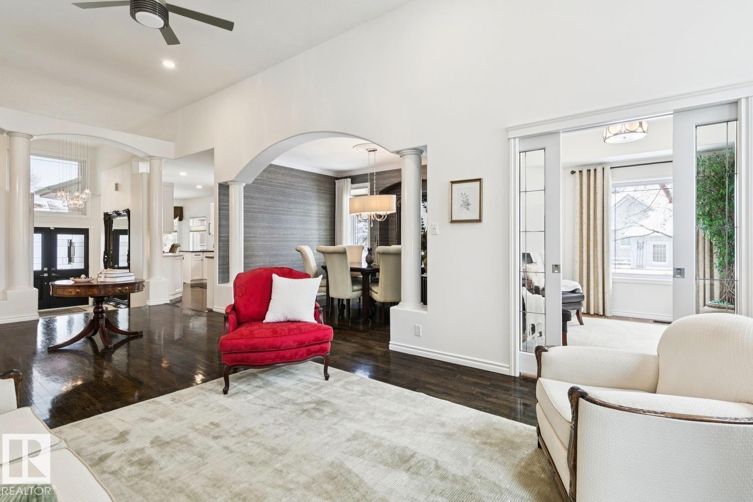 22 Prestige Point(E), Edmonton, AB - Indoor Photo Showing Living Room