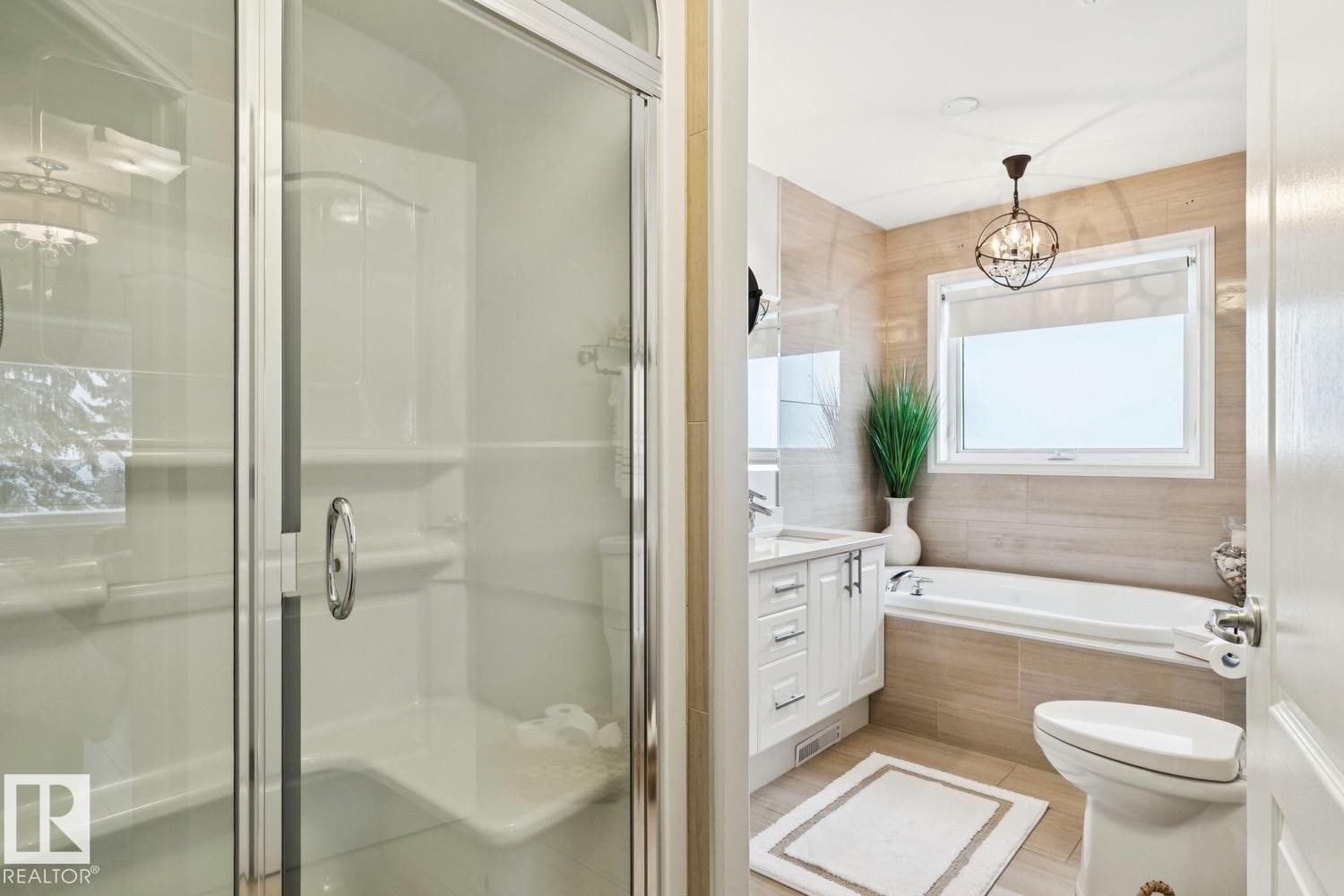 22 Prestige Point(E), Edmonton, AB - Indoor Photo Showing Bathroom
