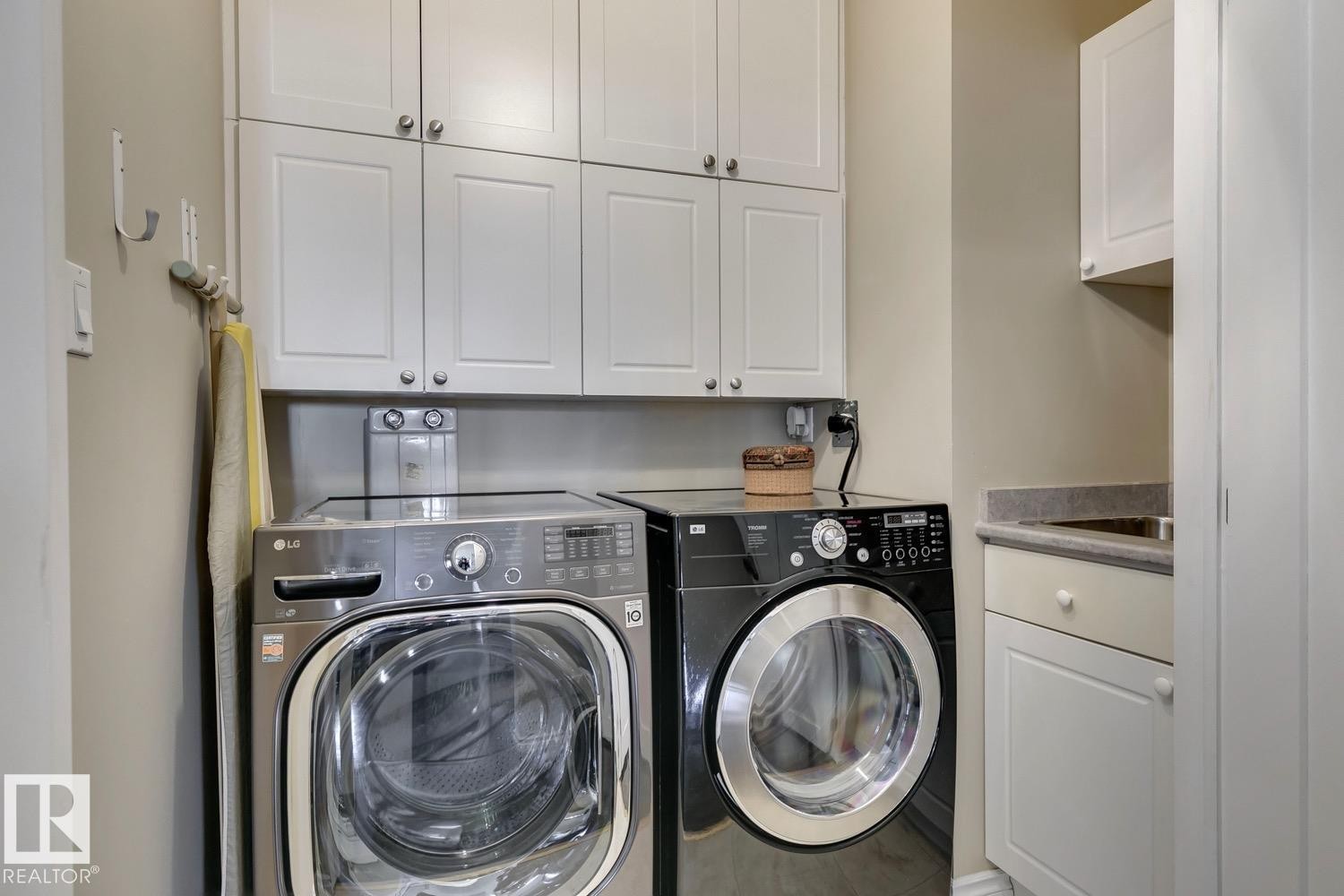 22 Prestige Point(E), Edmonton, AB - Indoor Photo Showing Laundry Room