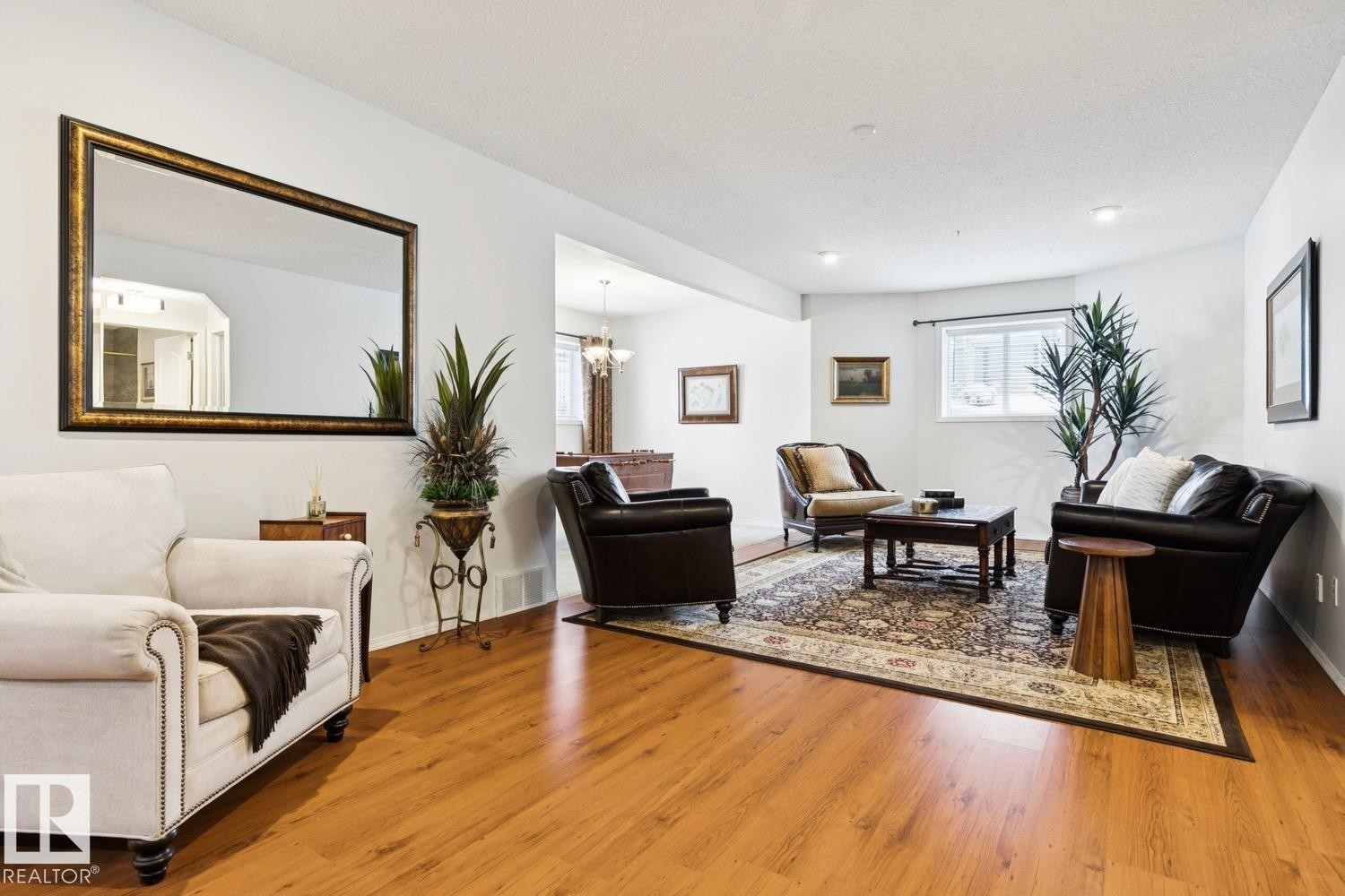 22 Prestige Point(E), Edmonton, AB - Indoor Photo Showing Living Room