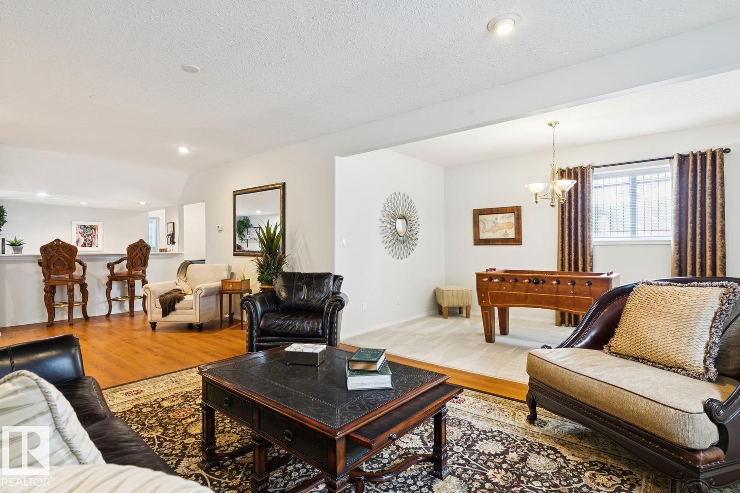 22 Prestige Point(E), Edmonton, AB - Indoor Photo Showing Living Room