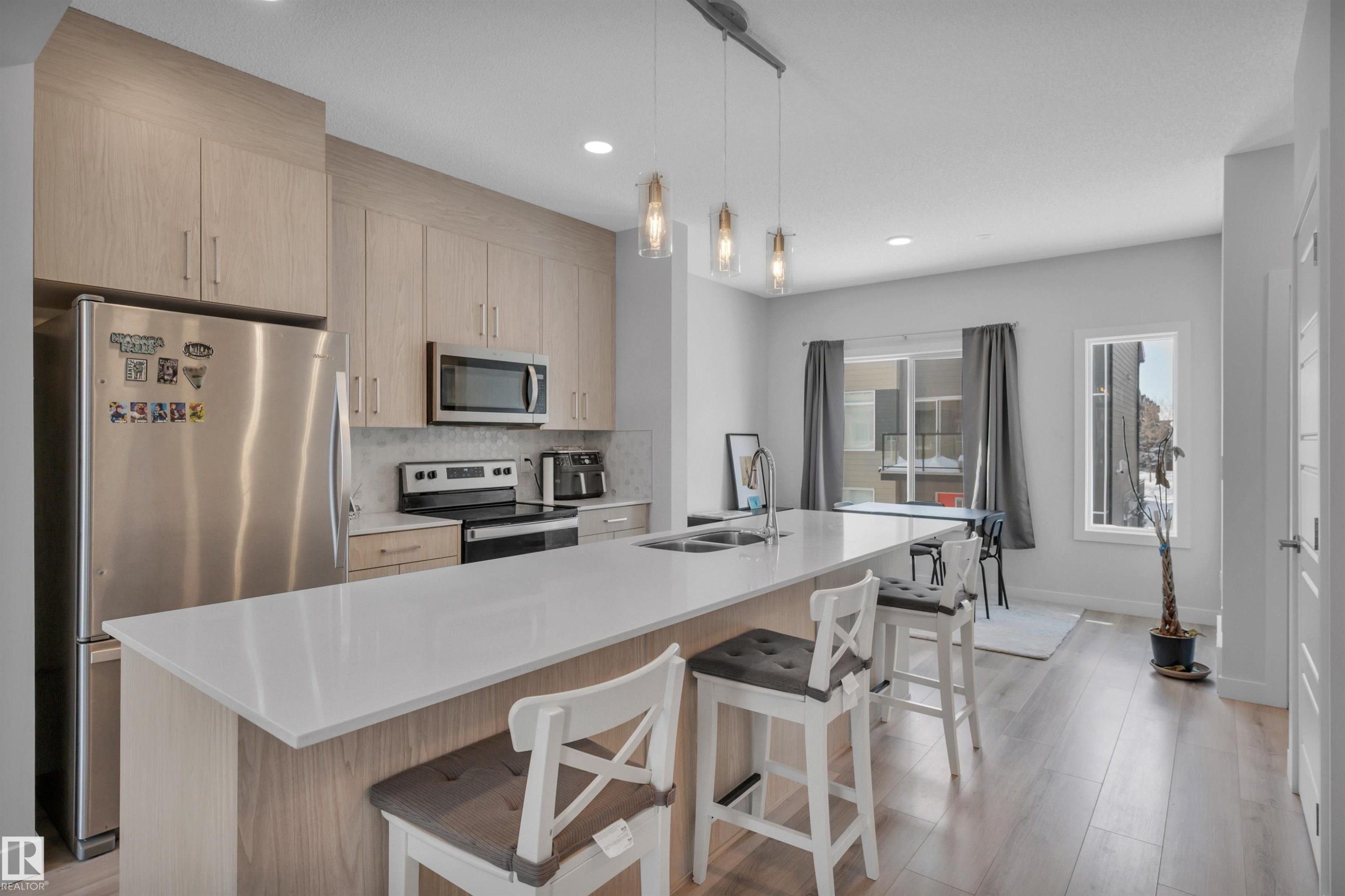 141 804 Welsh Drive, Edmonton, AB - Indoor Photo Showing Kitchen With Stainless Steel Kitchen With Double Sink With Upgraded Kitchen