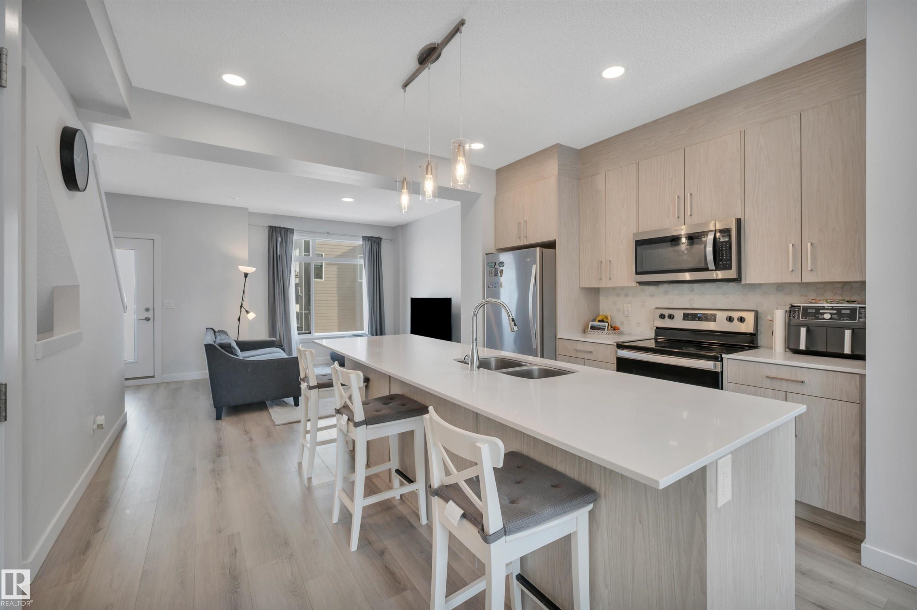 141 804 Welsh Drive, Edmonton, AB - Indoor Photo Showing Kitchen With Stainless Steel Kitchen With Double Sink With Upgraded Kitchen
