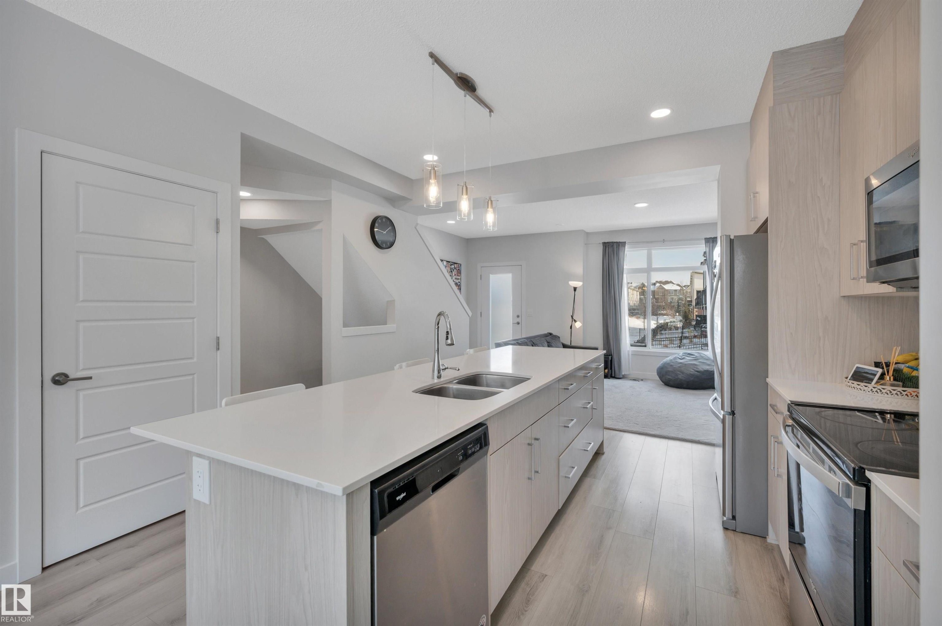141 804 Welsh Drive, Edmonton, AB - Indoor Photo Showing Kitchen With Stainless Steel Kitchen With Double Sink With Upgraded Kitchen