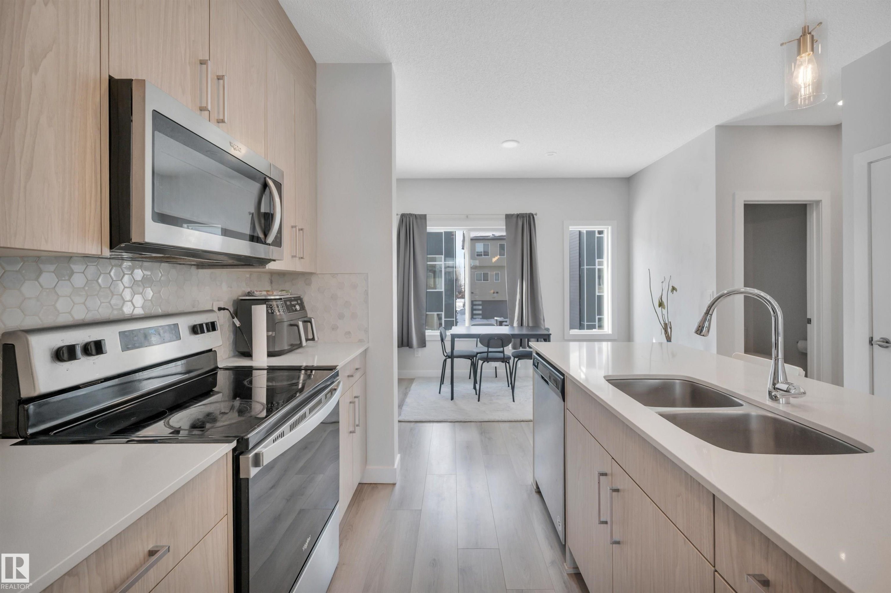 141 804 Welsh Drive, Edmonton, AB - Indoor Photo Showing Kitchen With Double Sink