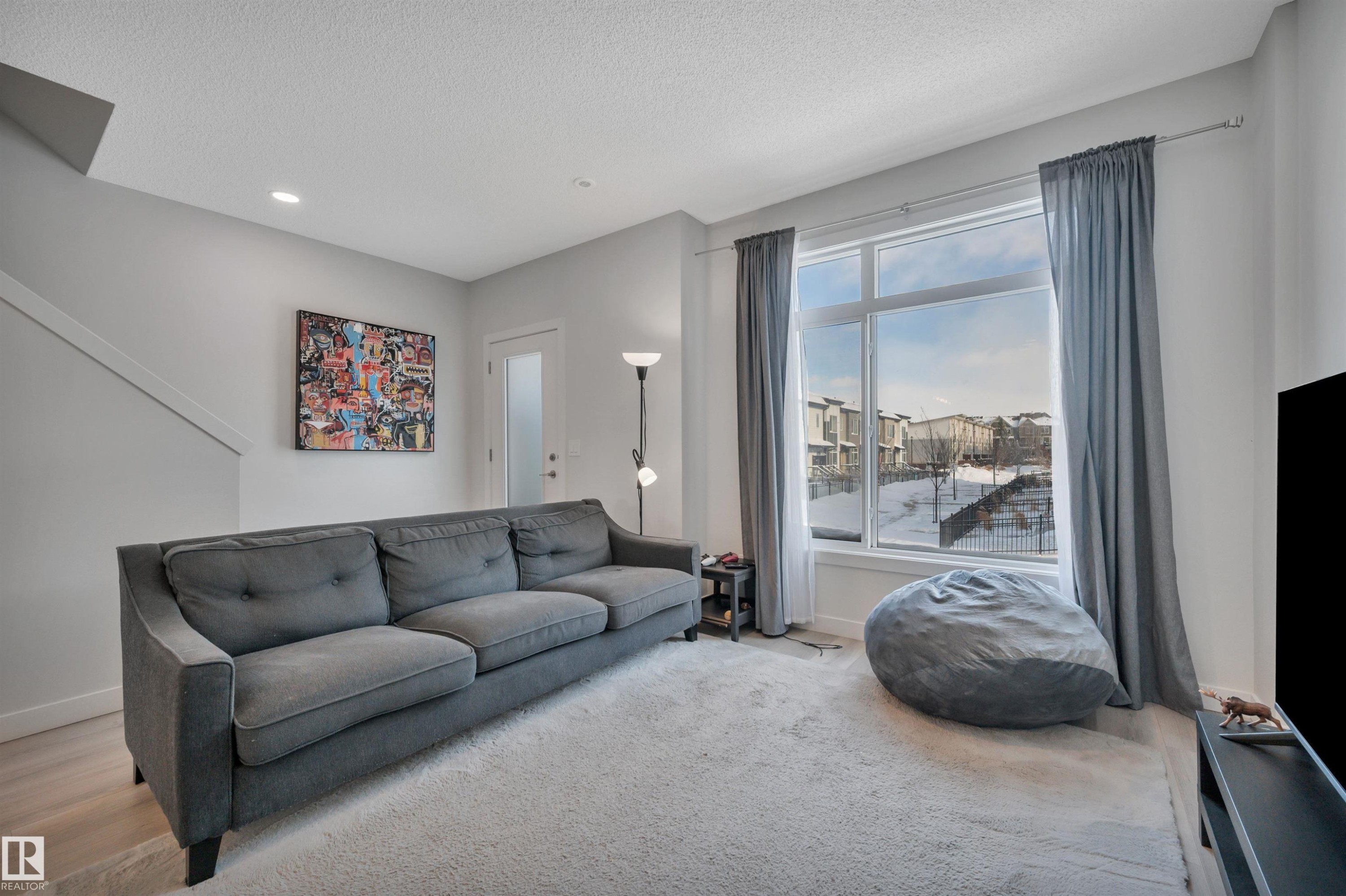 141 804 Welsh Drive, Edmonton, AB - Indoor Photo Showing Living Room