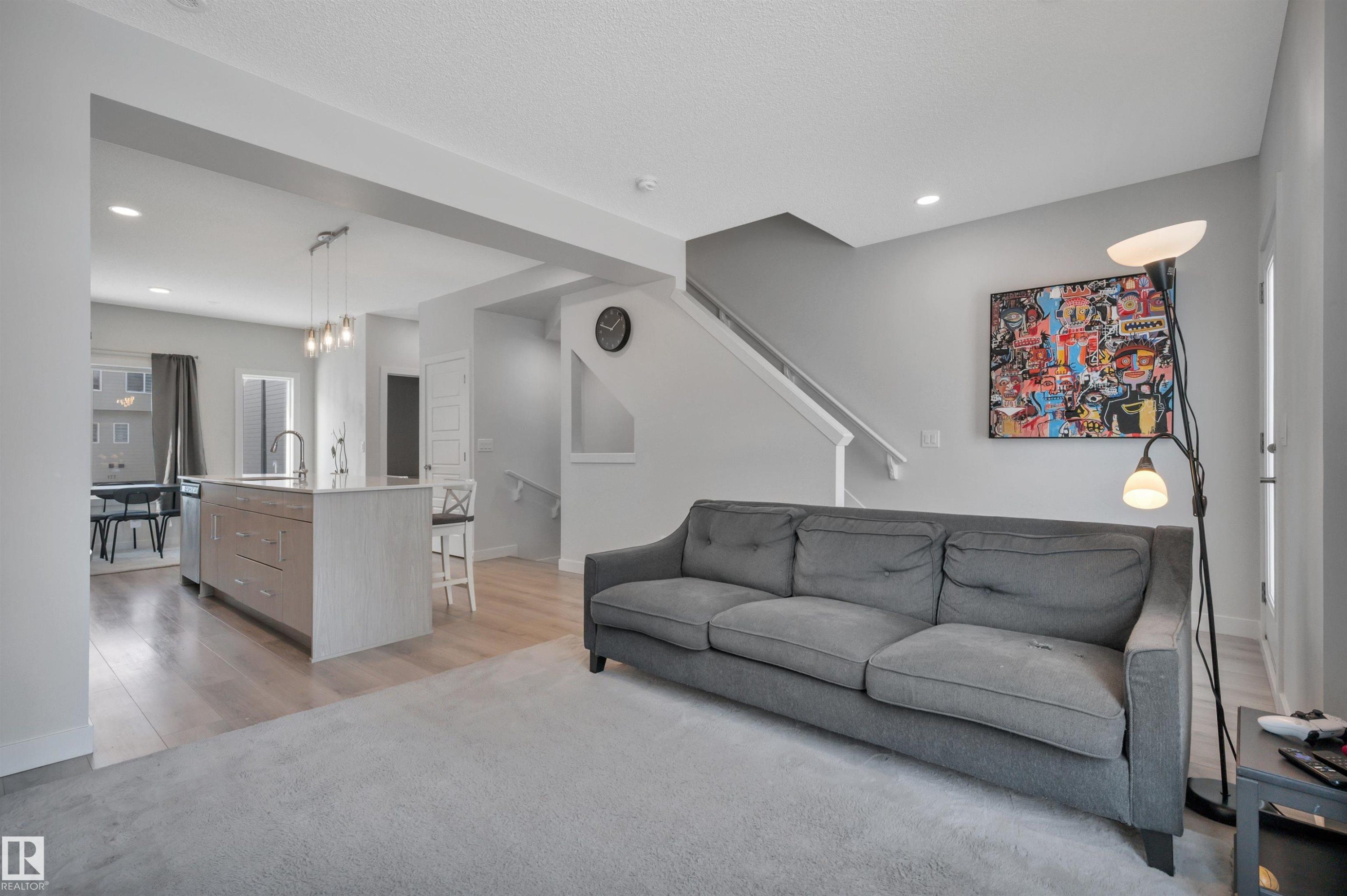 141 804 Welsh Drive, Edmonton, AB - Indoor Photo Showing Living Room