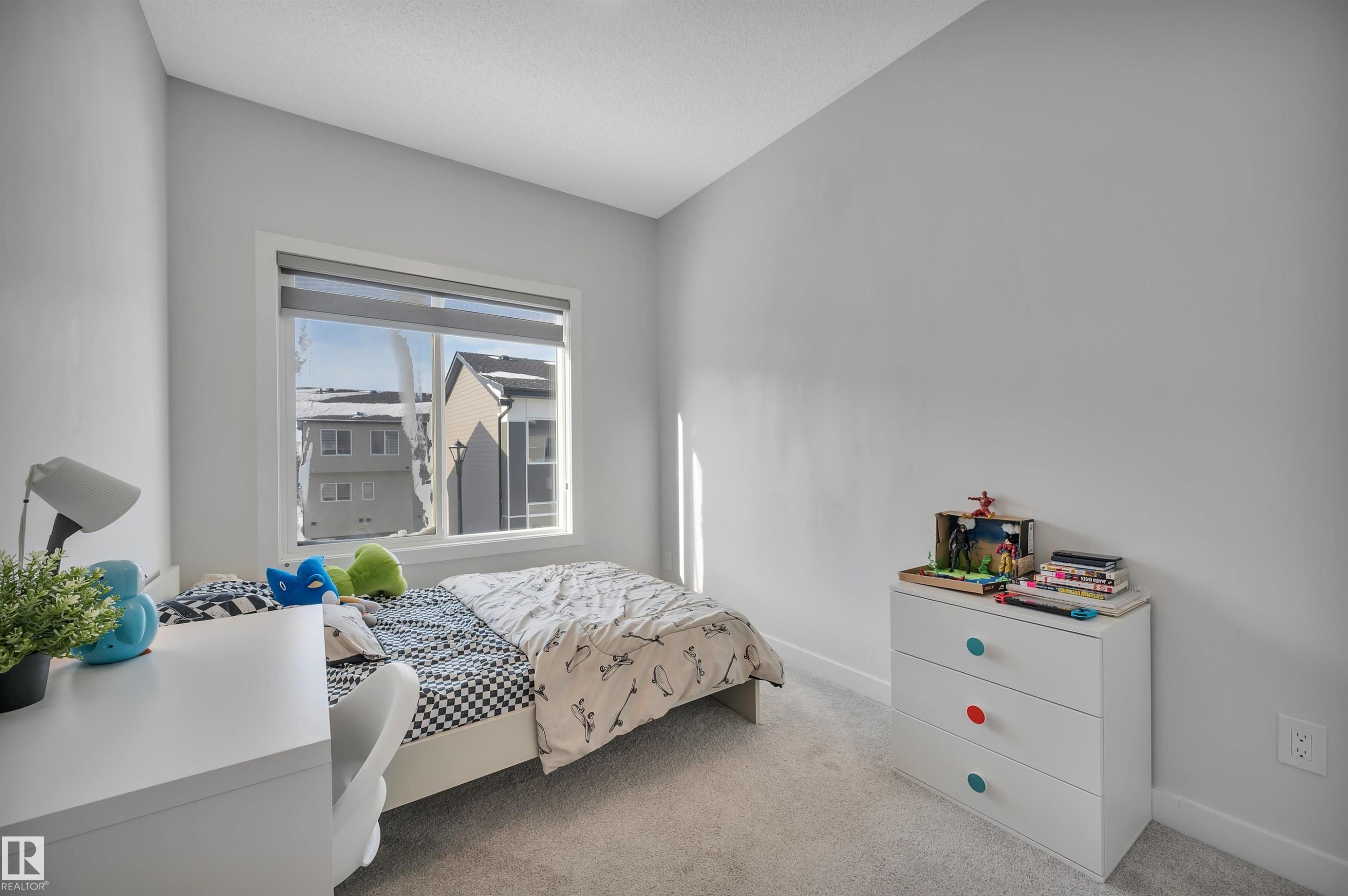 141 804 Welsh Drive, Edmonton, AB - Indoor Photo Showing Bedroom