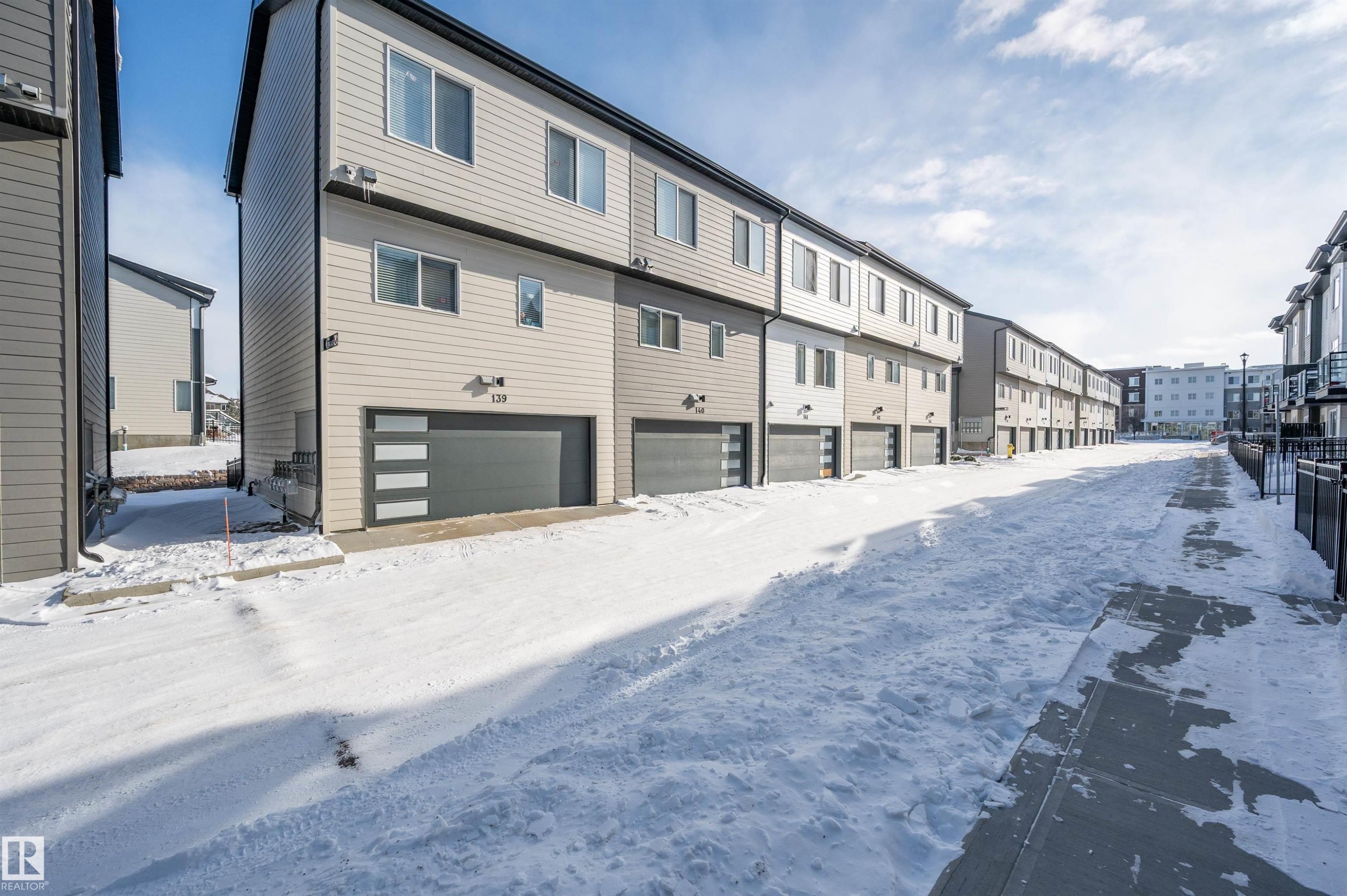 141 804 Welsh Drive, Edmonton, AB - Outdoor