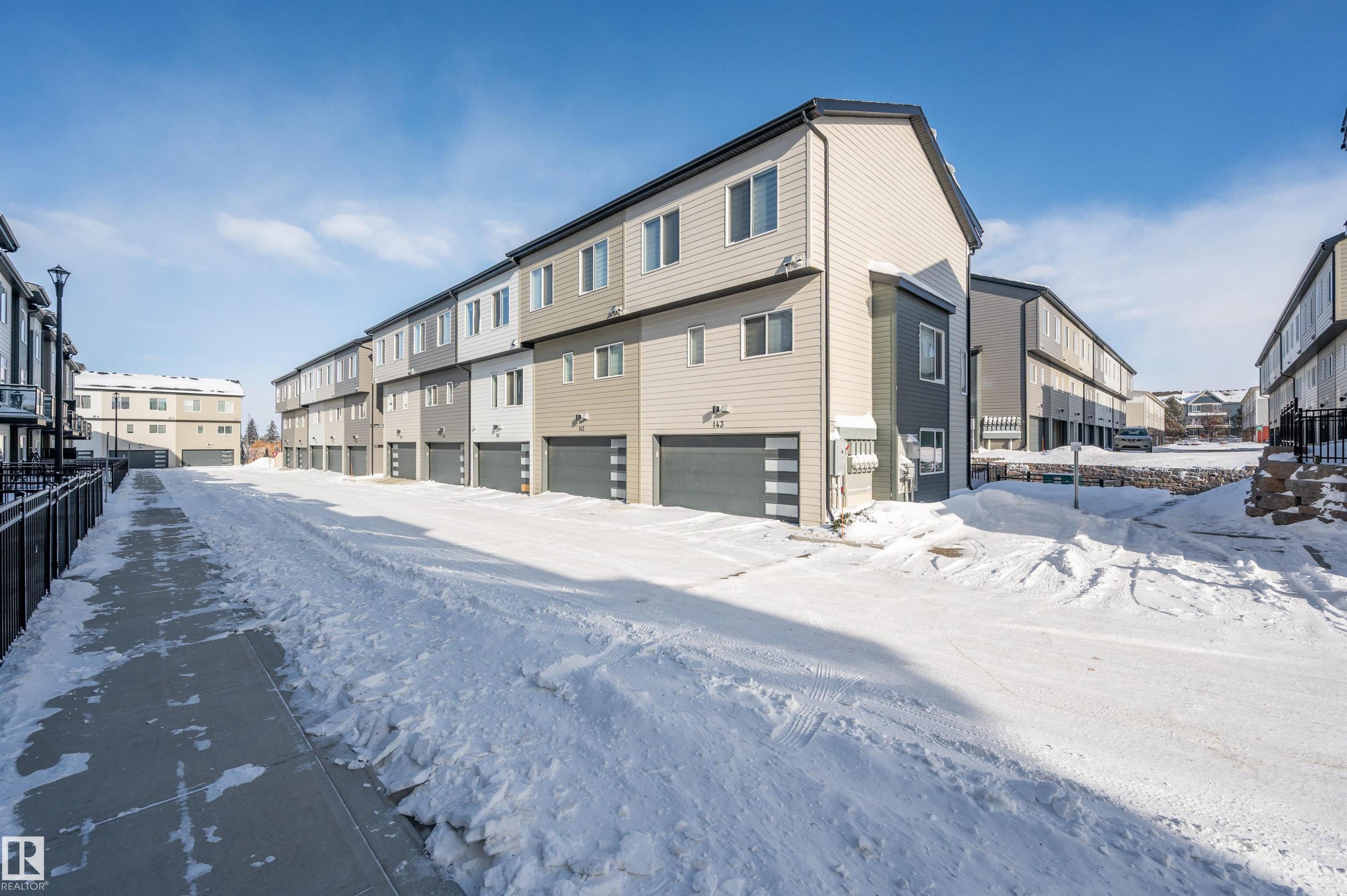 141 804 Welsh Drive, Edmonton, AB - Outdoor