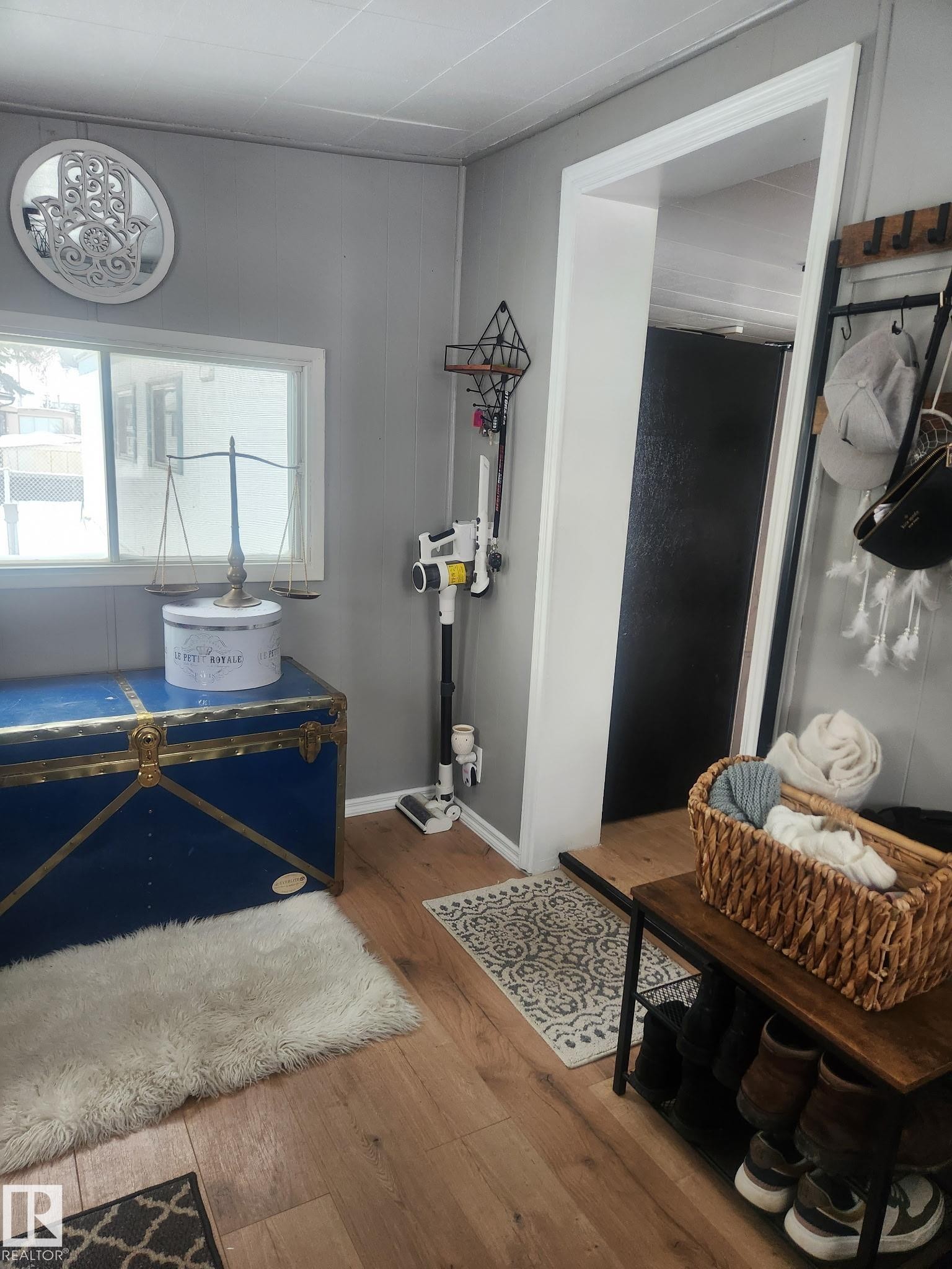 Foyer featuring hardwood / wood-style floors and baseboards - #44 9501 104 Ave, Westlock, AB - Indoor Photo Showing Other Room