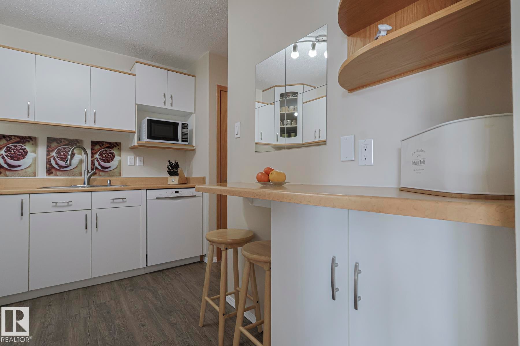 6 3839 76 Street, Edmonton, AB - Indoor Photo Showing Kitchen