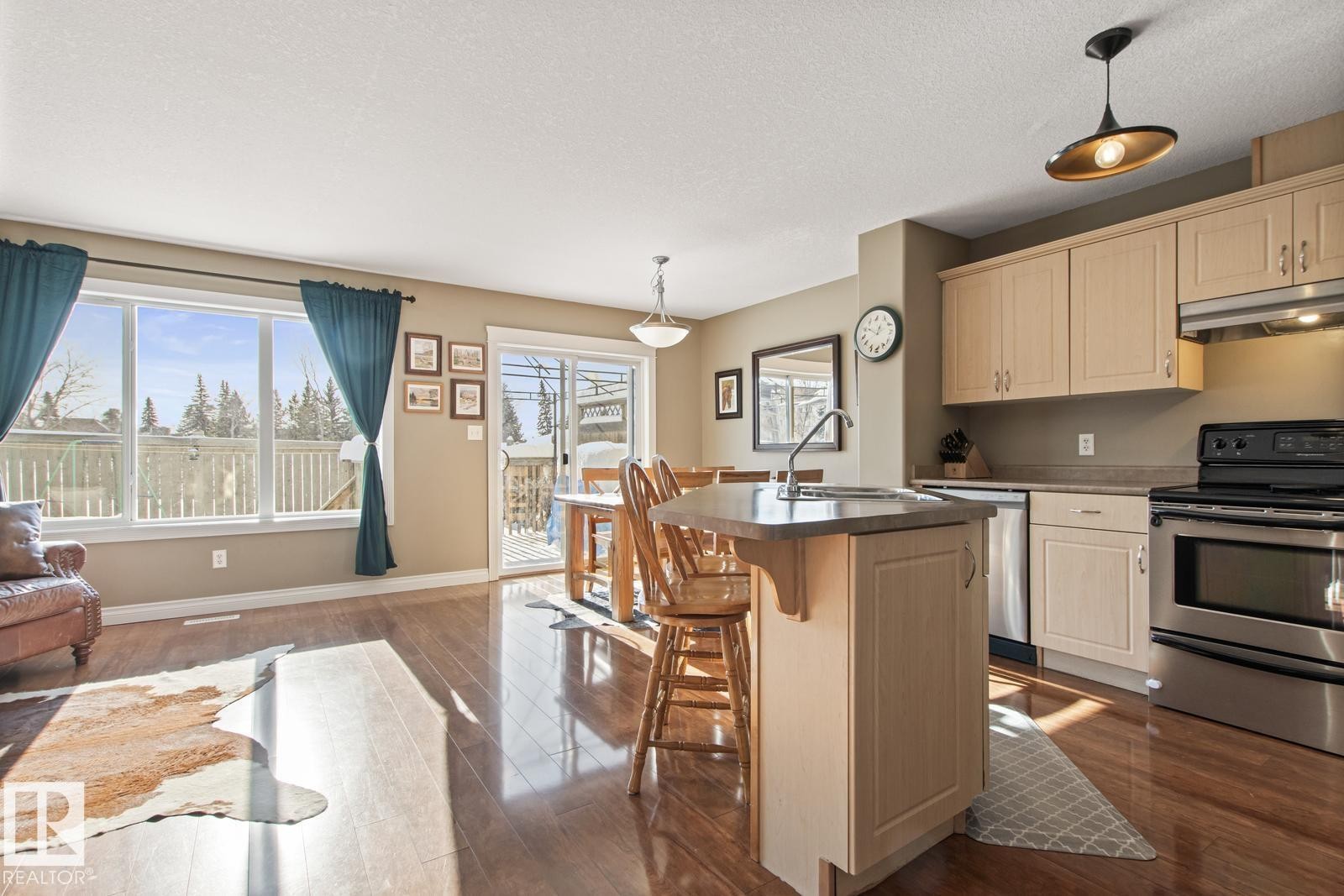 50 Meridian Loop, Stony Plain, AB - Indoor Photo Showing Kitchen