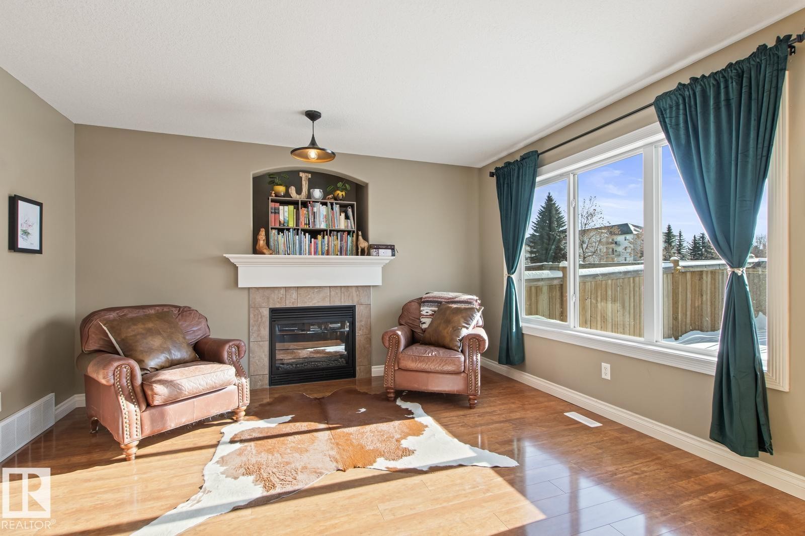 50 Meridian Loop, Stony Plain, AB - Indoor Photo Showing Living Room With Fireplace