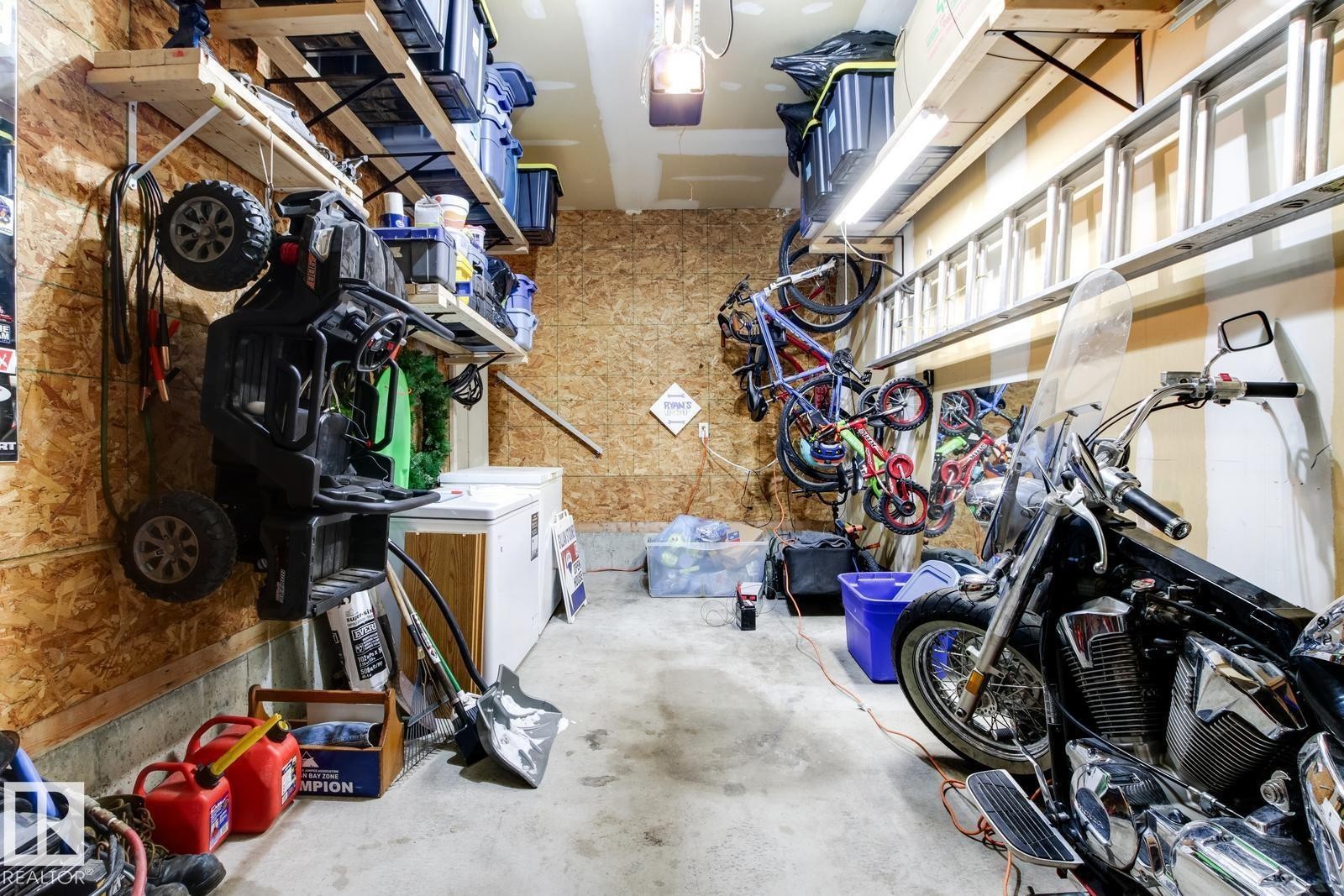 50 Meridian Loop, Stony Plain, AB - Indoor Photo Showing Garage