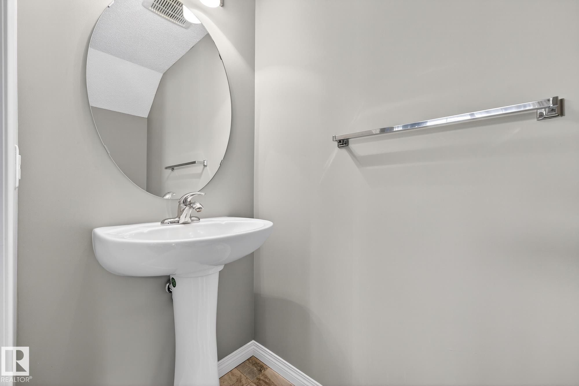 17 4029 Orchards Drive, Edmonton, AB - Indoor Photo Showing Bathroom