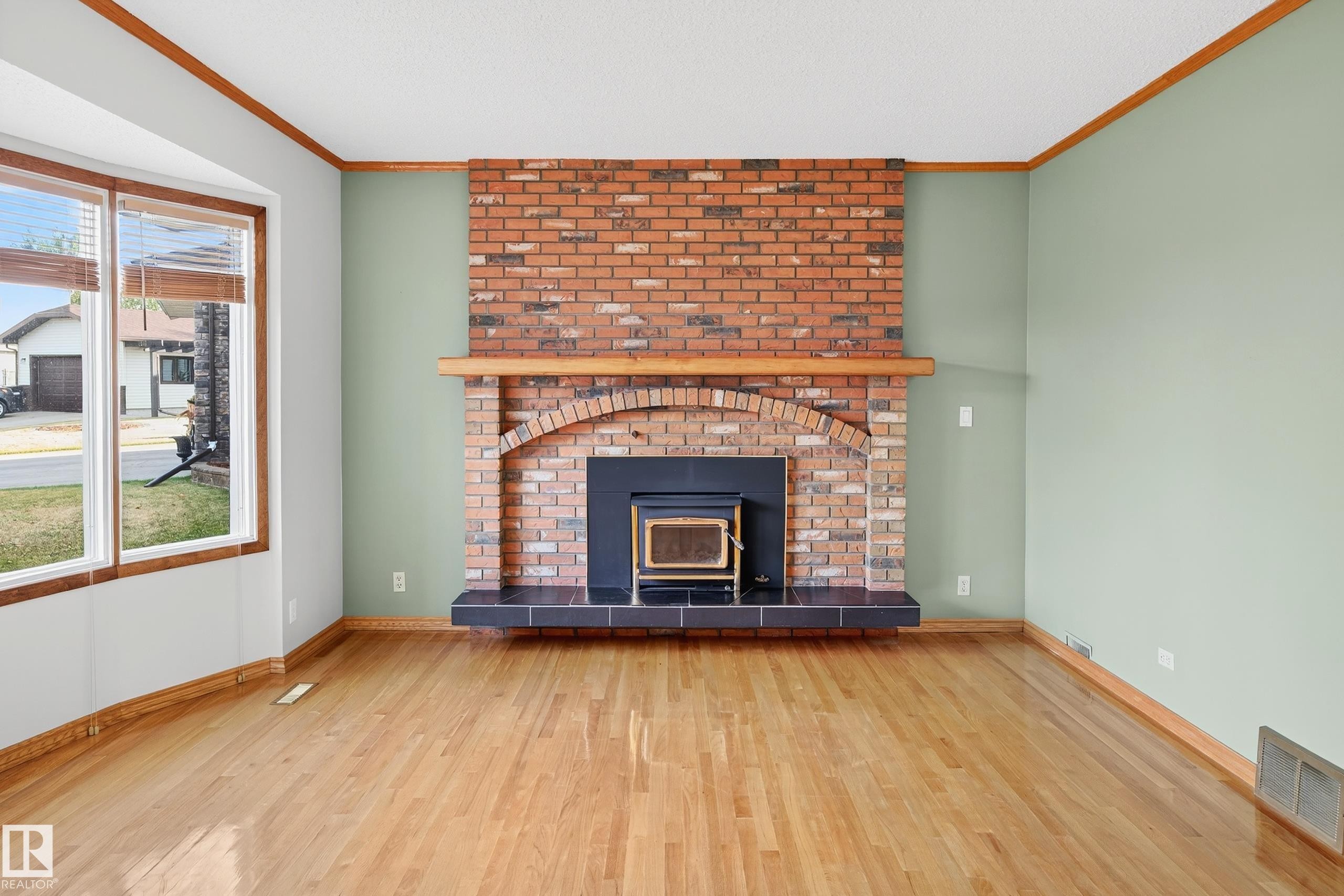 3917 43 Avenue, Leduc, AB - Indoor Photo Showing Living Room With Fireplace