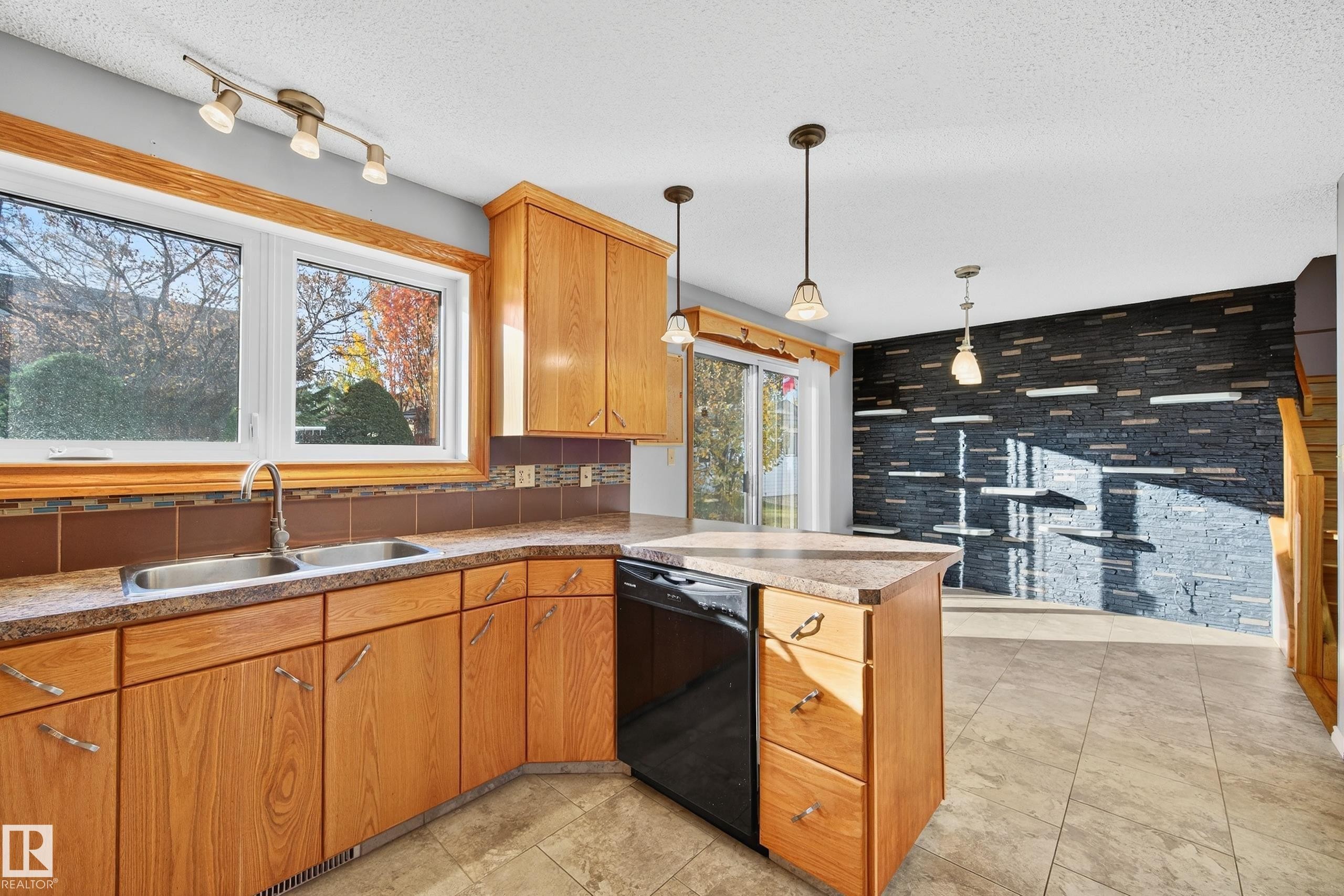 3917 43 Avenue, Leduc, AB - Indoor Photo Showing Kitchen With Double Sink