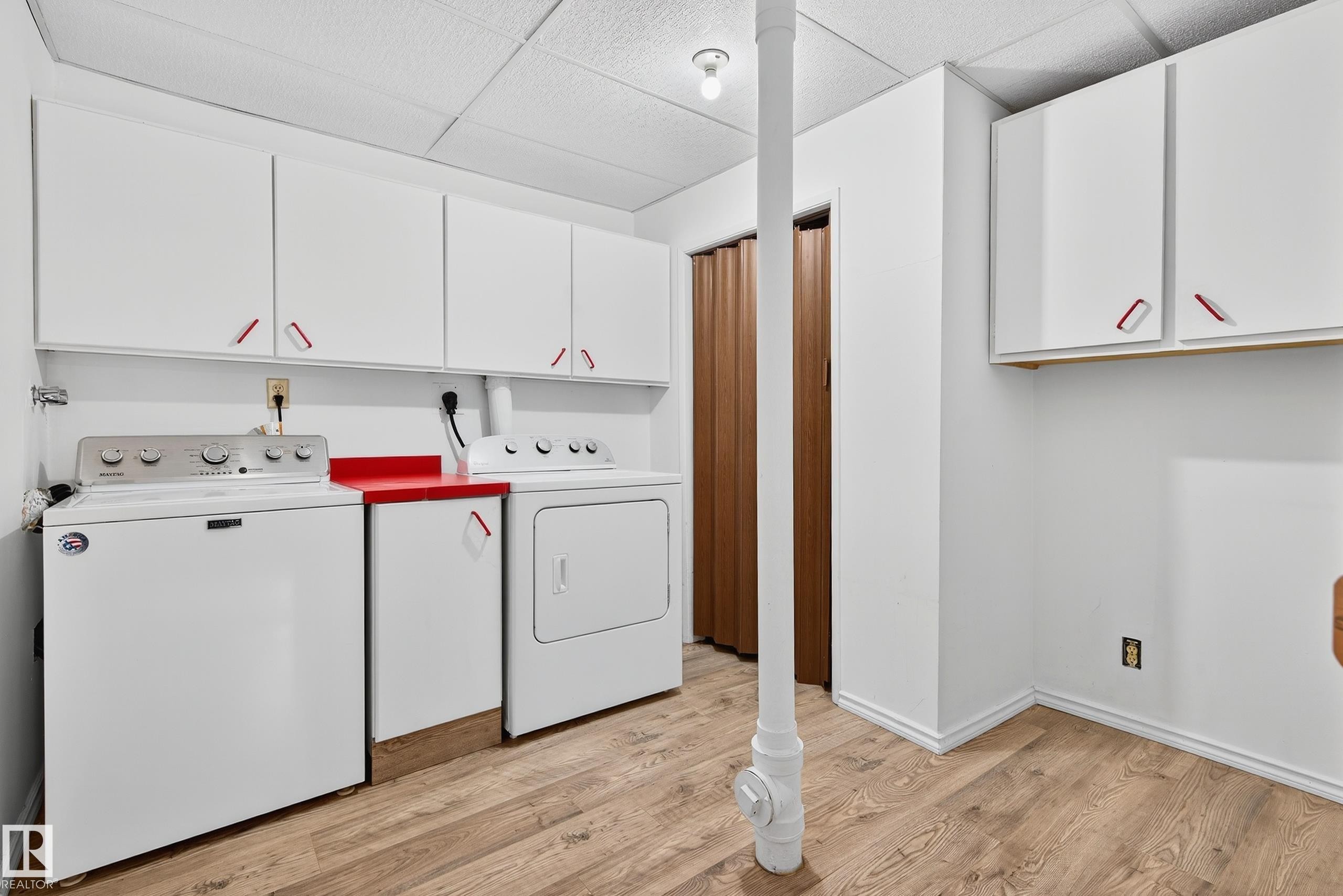 3917 43 Avenue, Leduc, AB - Indoor Photo Showing Laundry Room