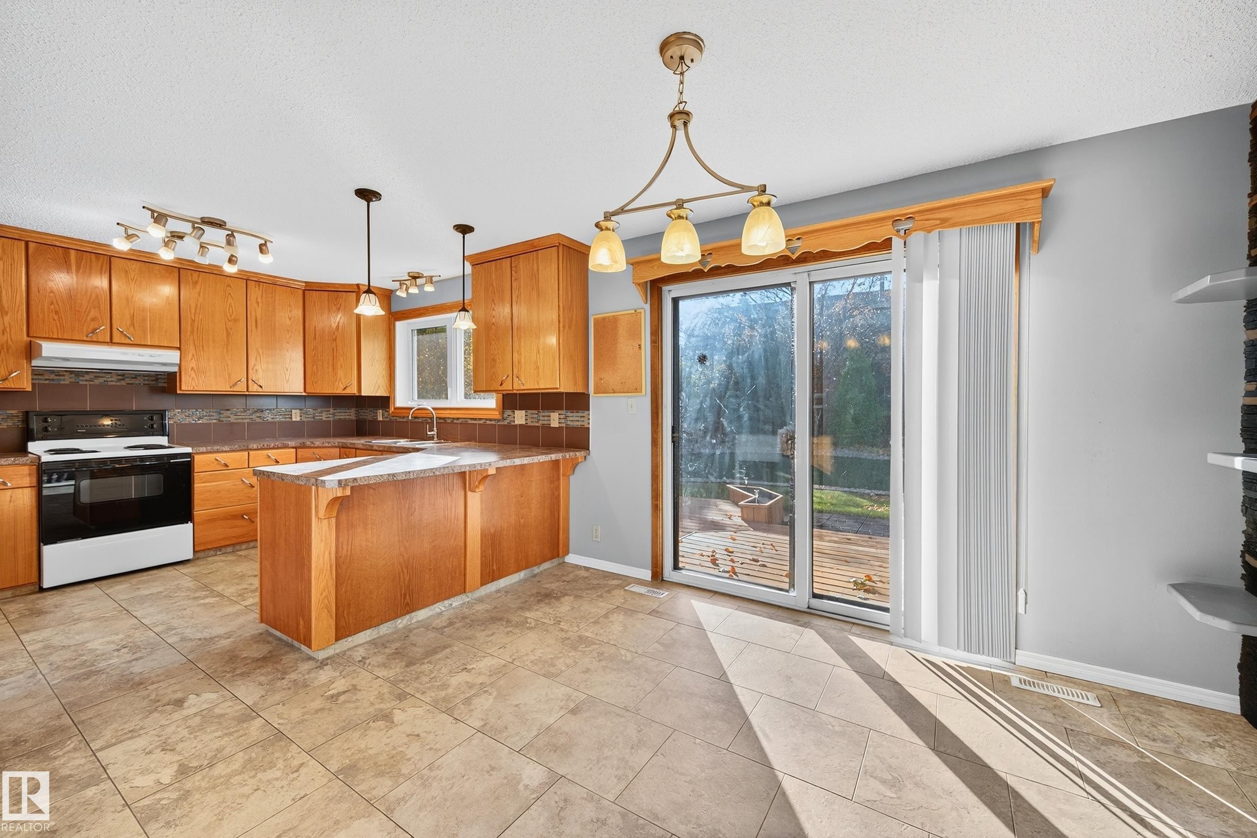 3917 43 Avenue, Leduc, AB - Indoor Photo Showing Kitchen
