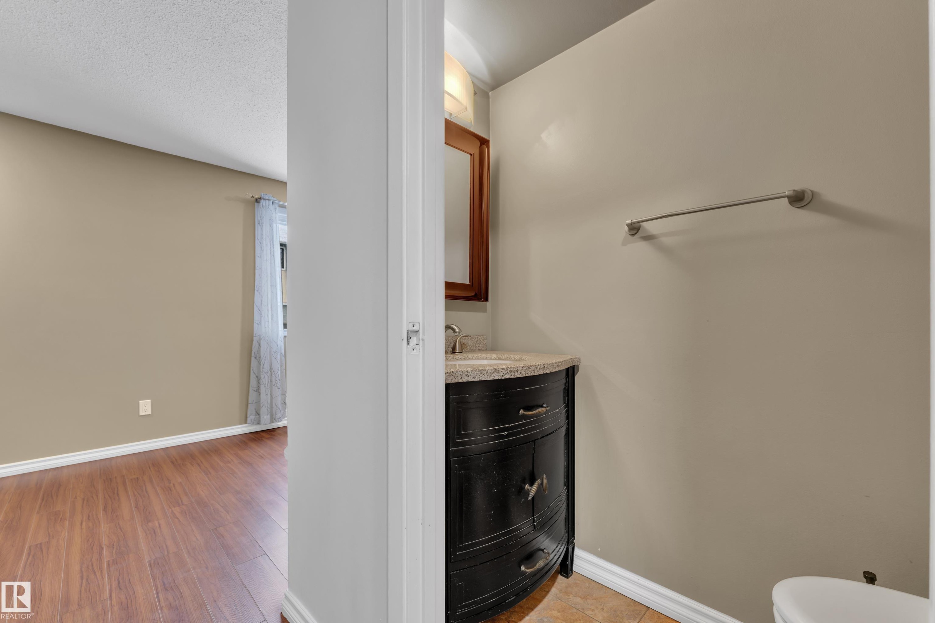 896 Abbottsfield Road Nw, Edmonton, AB - Indoor Photo Showing Other Room