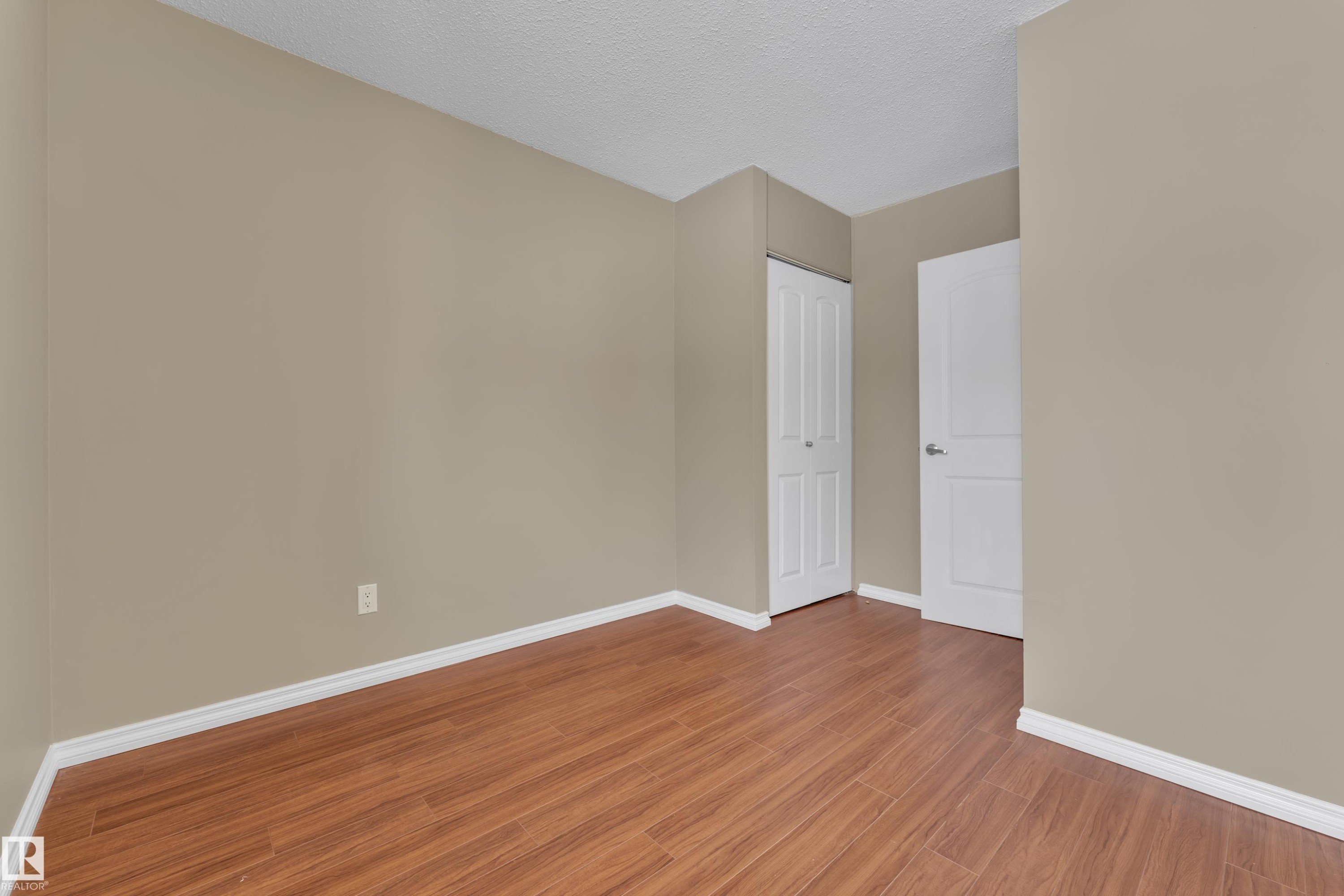 896 Abbottsfield Road Nw, Edmonton, AB - Indoor Photo Showing Other Room