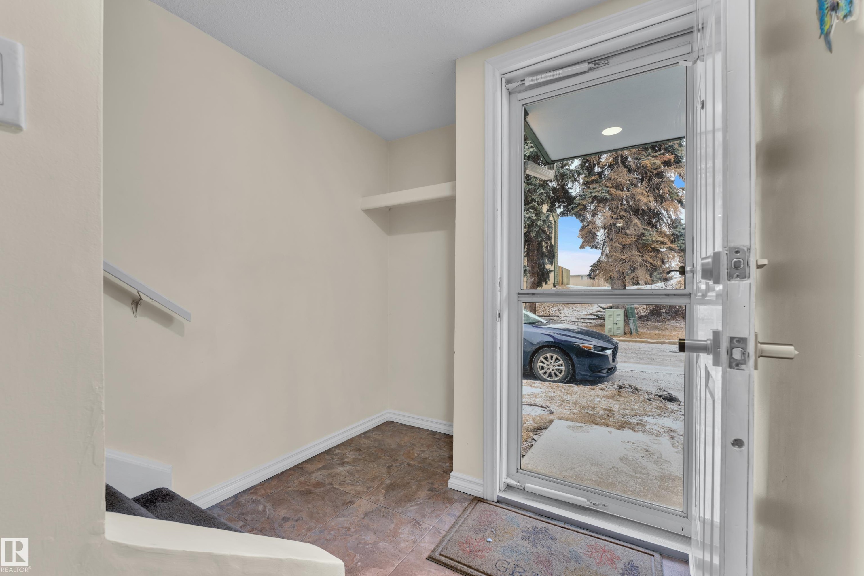 896 Abbottsfield Road Nw, Edmonton, AB - Indoor