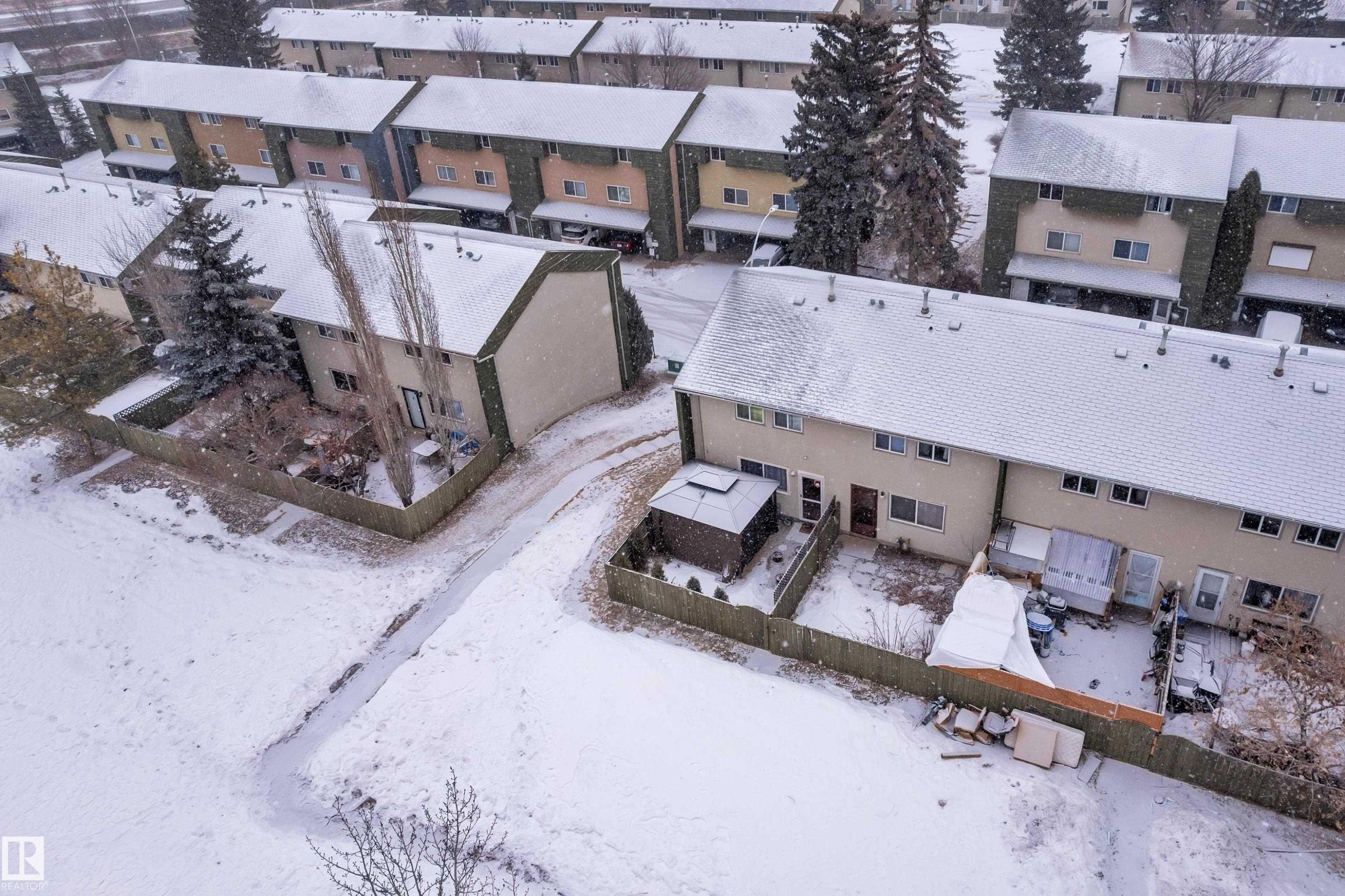 896 Abbottsfield Road Nw, Edmonton, AB - Outdoor