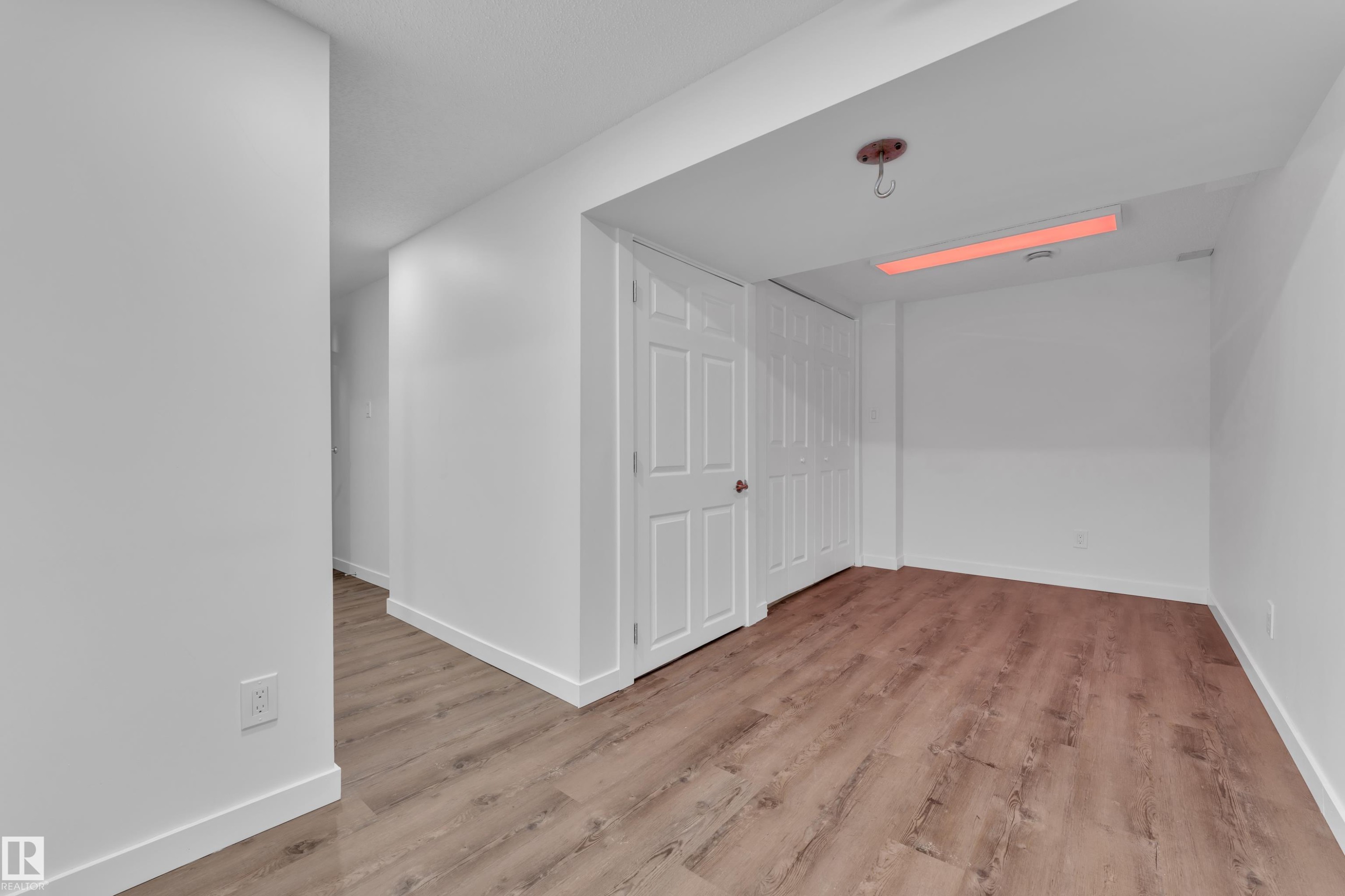 896 Abbottsfield Road Nw, Edmonton, AB - Indoor Photo Showing Other Room