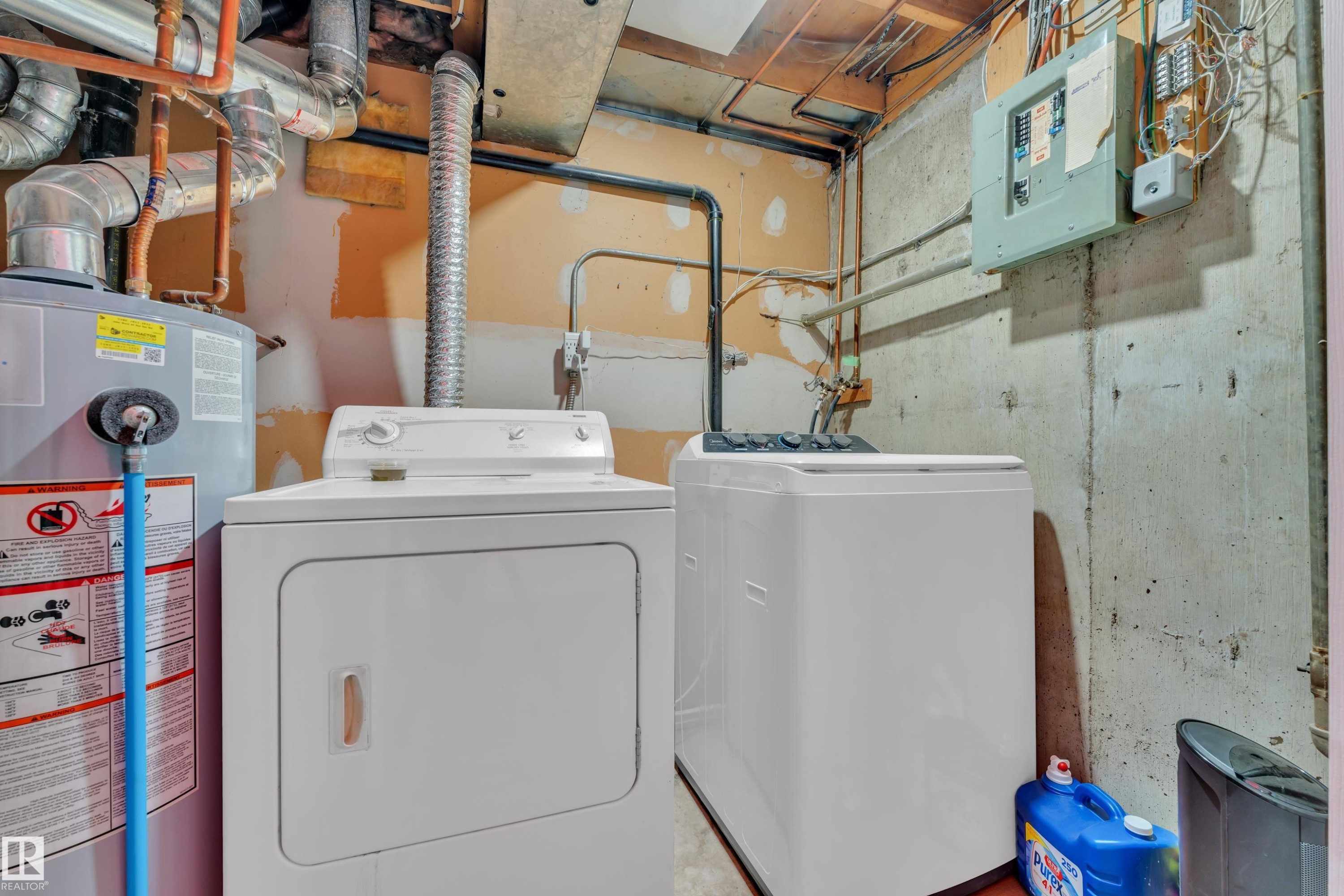 896 Abbottsfield Road Nw, Edmonton, AB - Indoor Photo Showing Laundry Room
