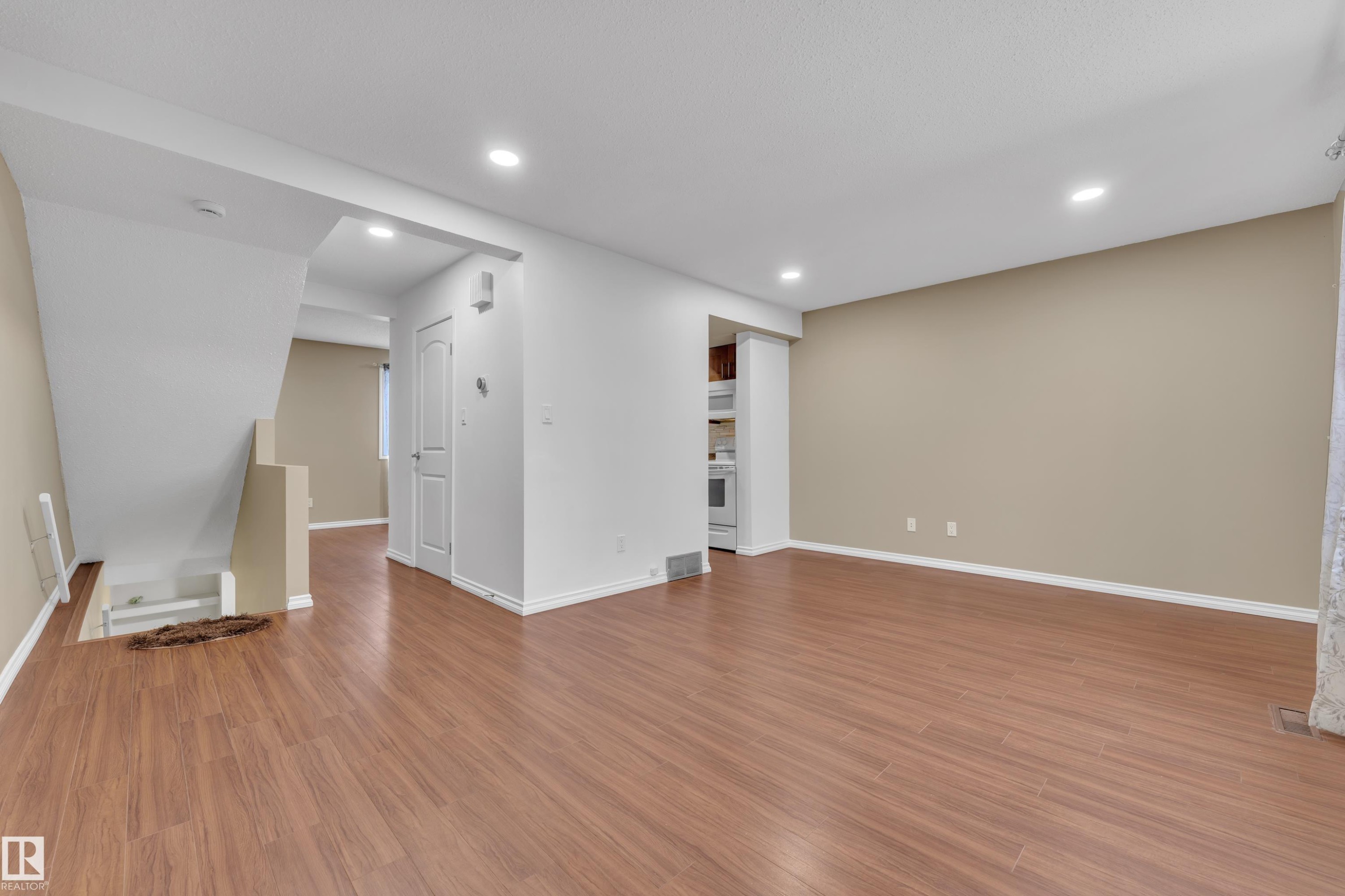 896 Abbottsfield Road Nw, Edmonton, AB - Indoor