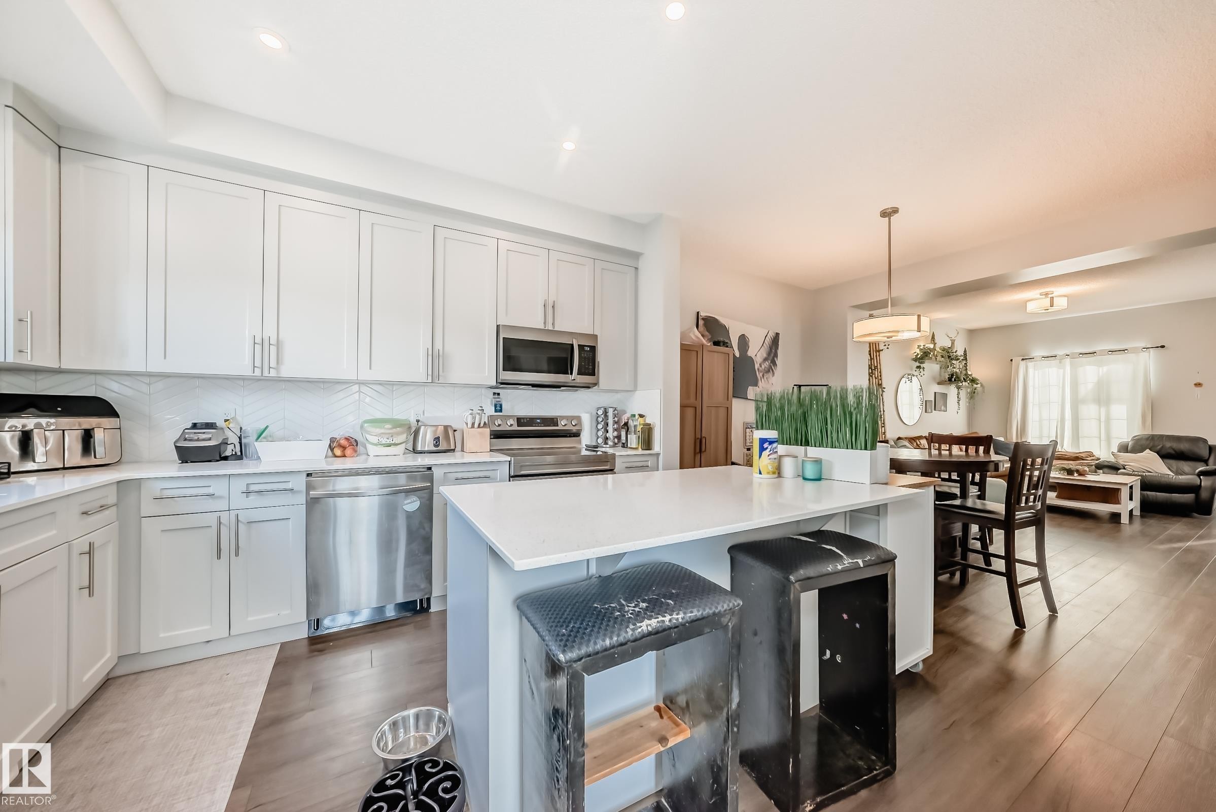 2 Southpointe Boulevard, Fort Saskatchewan, AB - Indoor Photo Showing Kitchen