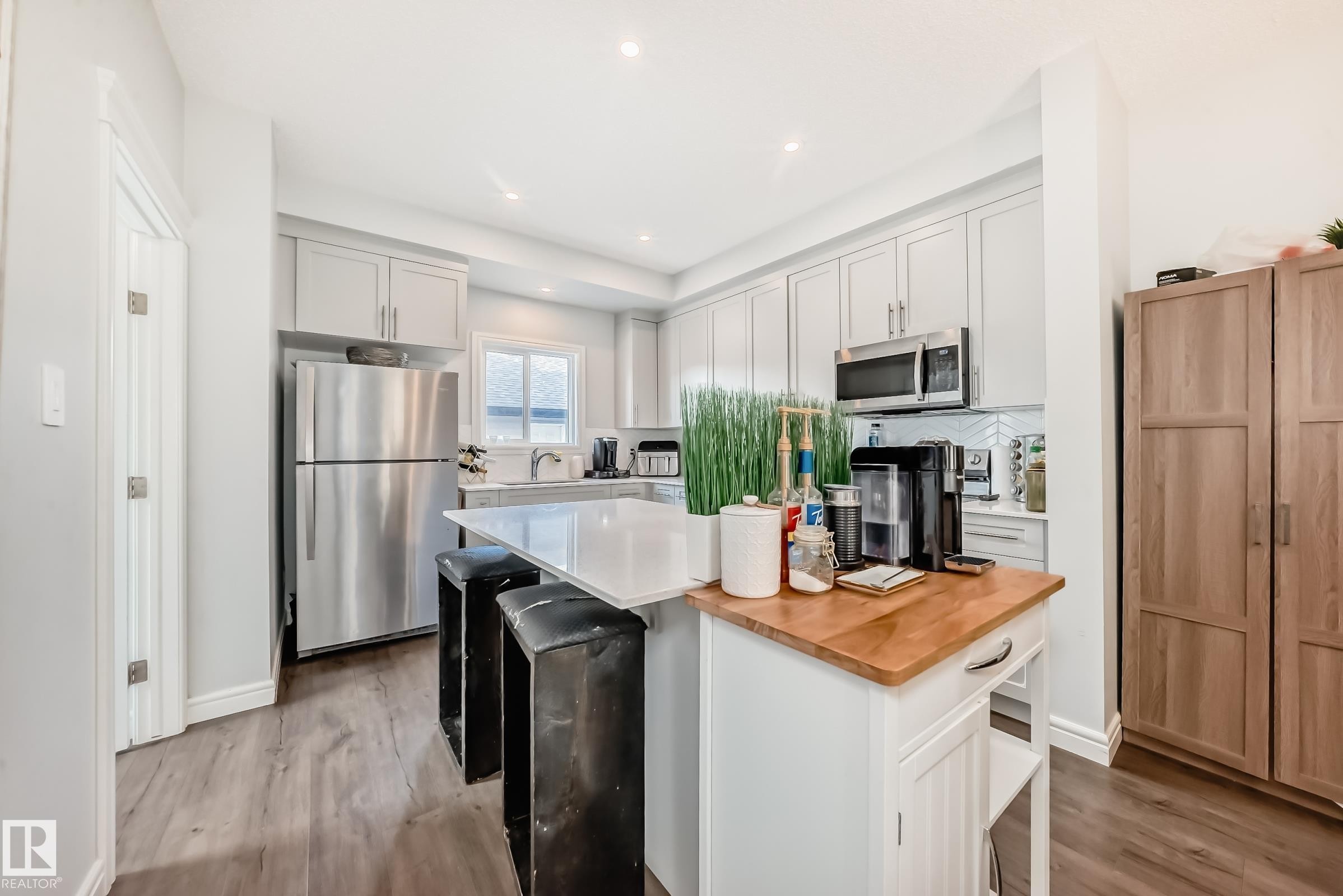 2 Southpointe Boulevard, Fort Saskatchewan, AB - Indoor Photo Showing Kitchen