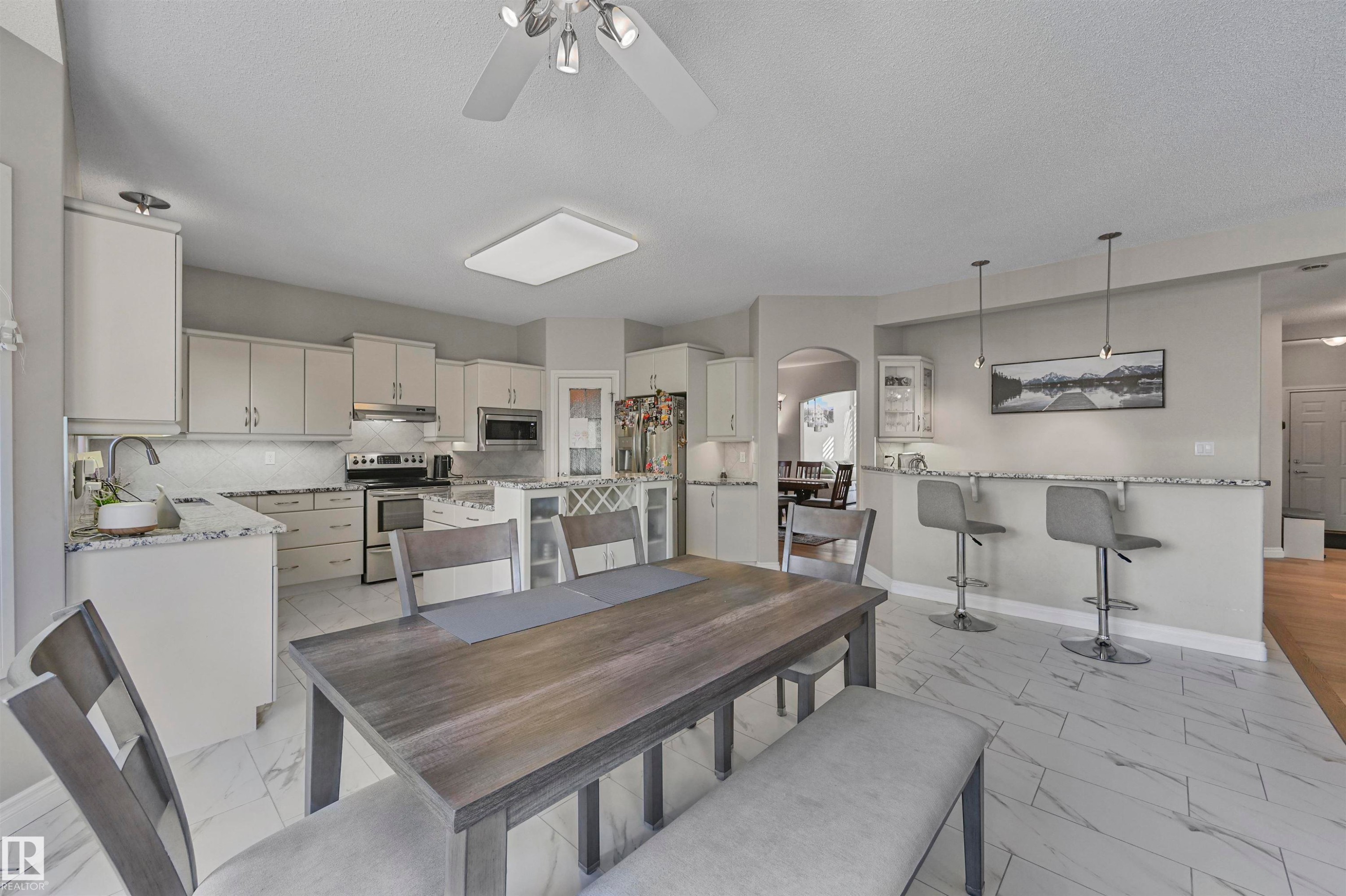 1516 Thorogood Close, Edmonton, AB - Indoor Photo Showing Kitchen