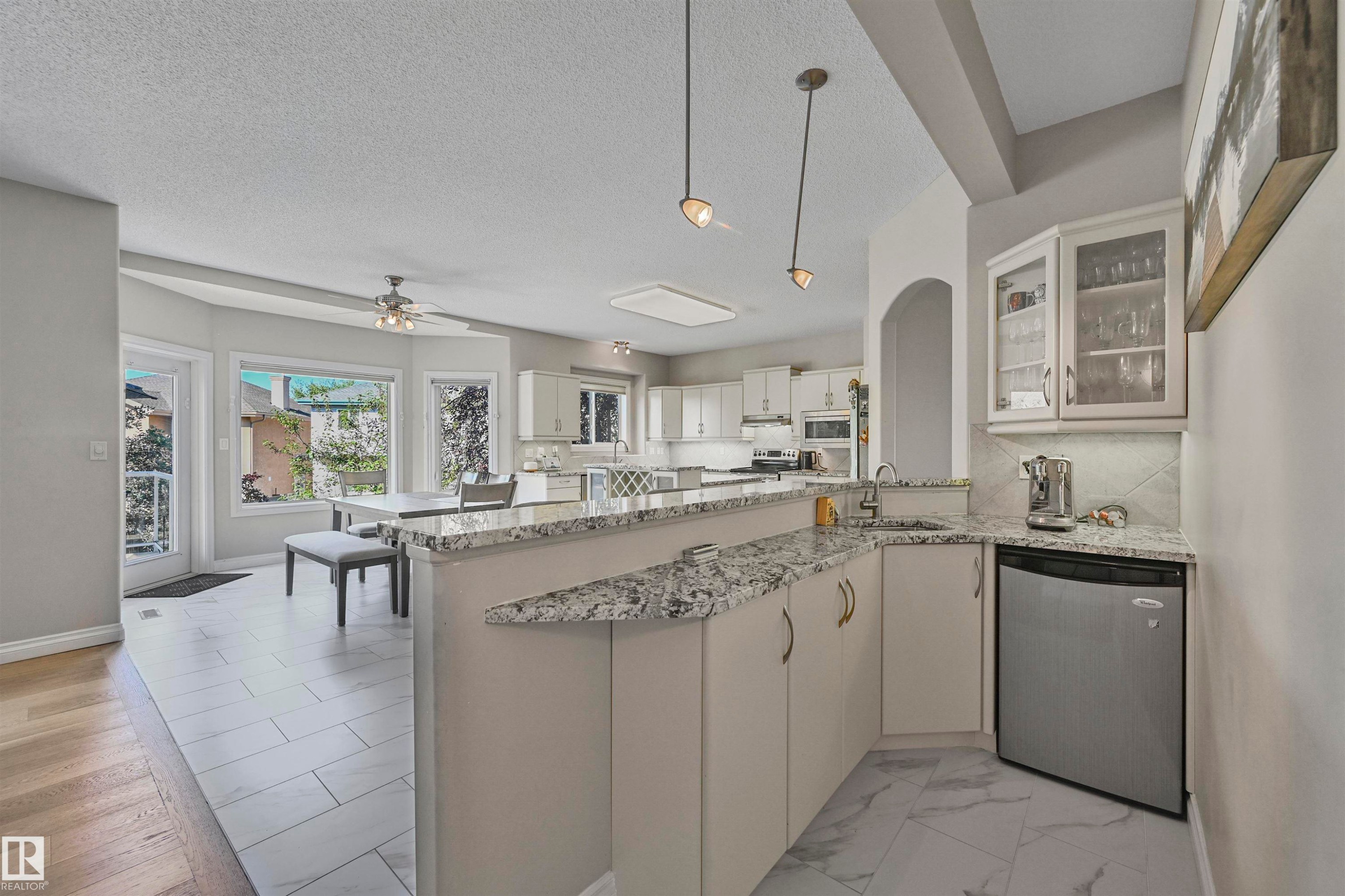 1516 Thorogood Close, Edmonton, AB - Indoor Photo Showing Kitchen With Upgraded Kitchen