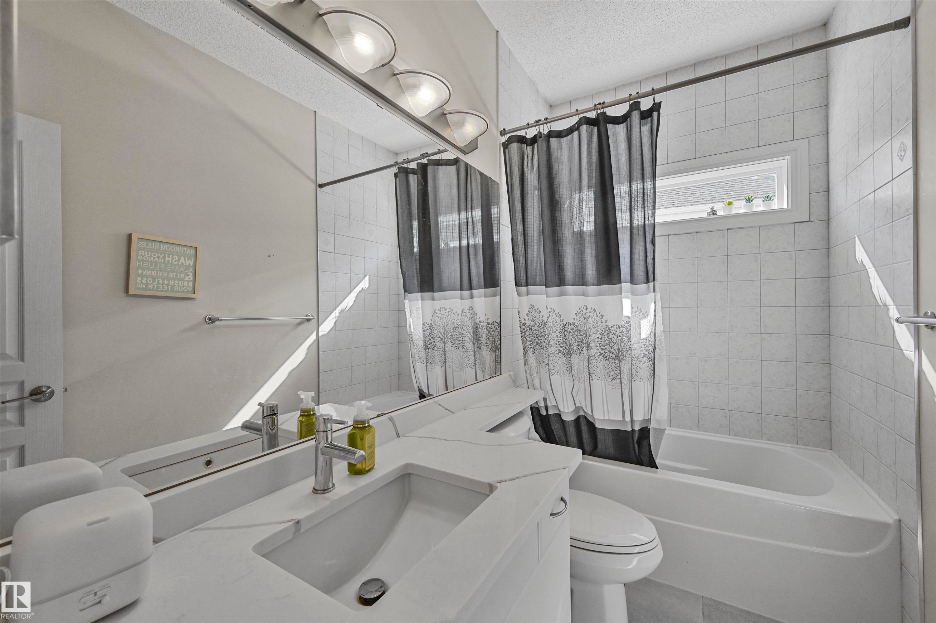 1516 Thorogood Close, Edmonton, AB - Indoor Photo Showing Bathroom
