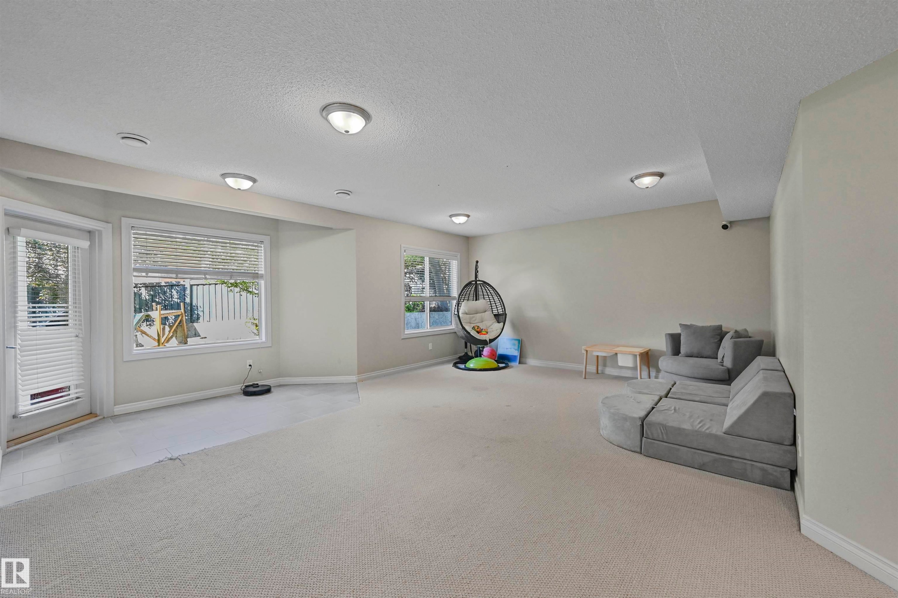 1516 Thorogood Close, Edmonton, AB - Indoor Photo Showing Other Room