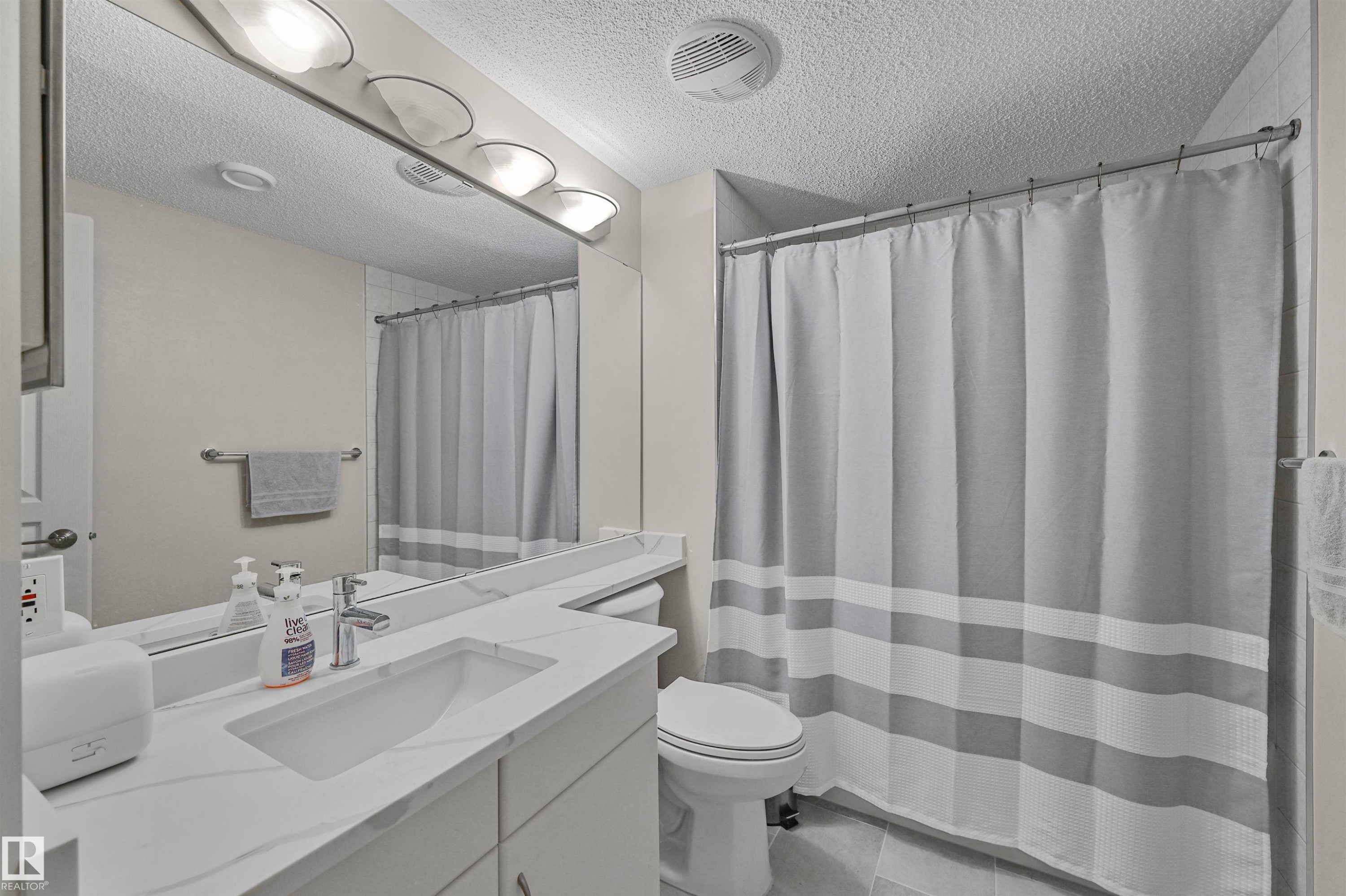 1516 Thorogood Close, Edmonton, AB - Indoor Photo Showing Bathroom