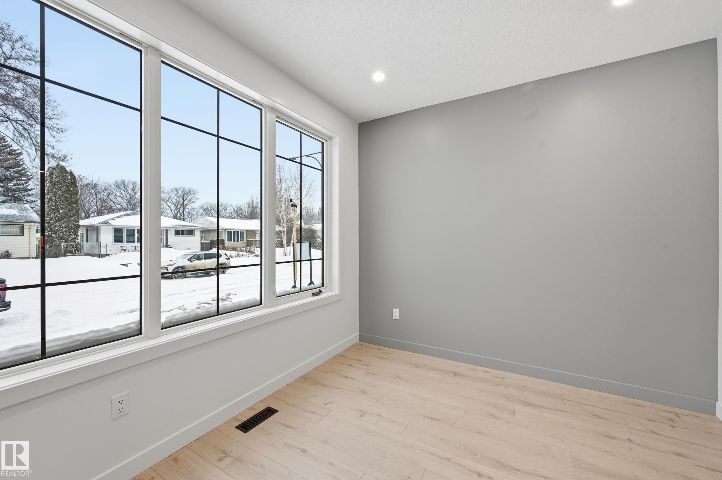 11121 51 Street, Edmonton, AB - Indoor Photo Showing Other Room