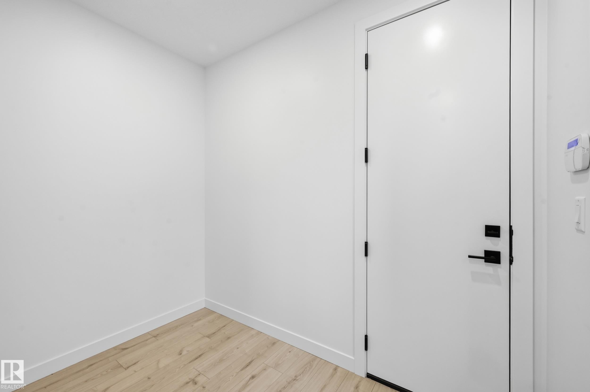 11121 51 Street, Edmonton, AB - Indoor Photo Showing Other Room