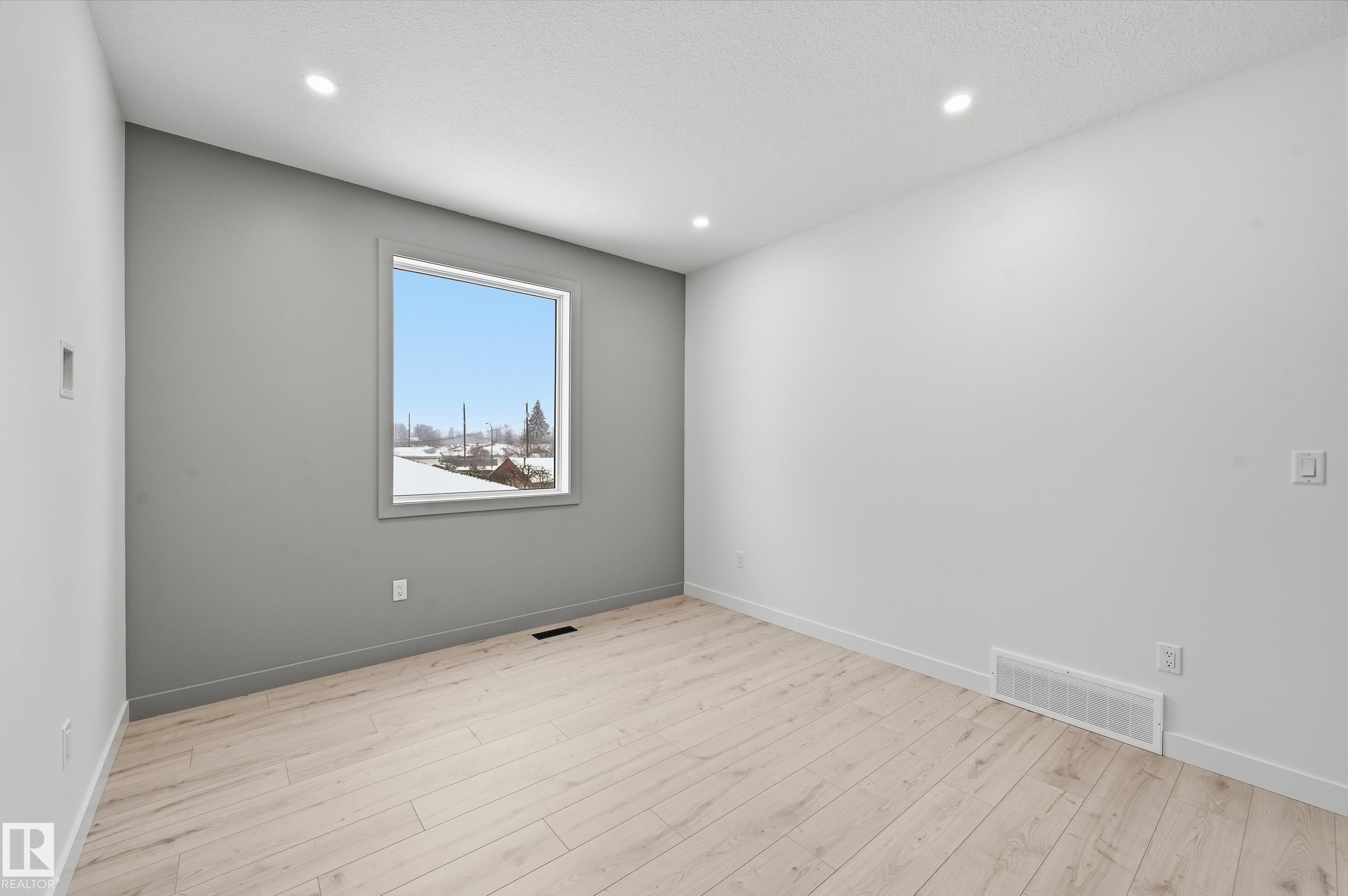 11121 51 Street, Edmonton, AB - Indoor Photo Showing Other Room