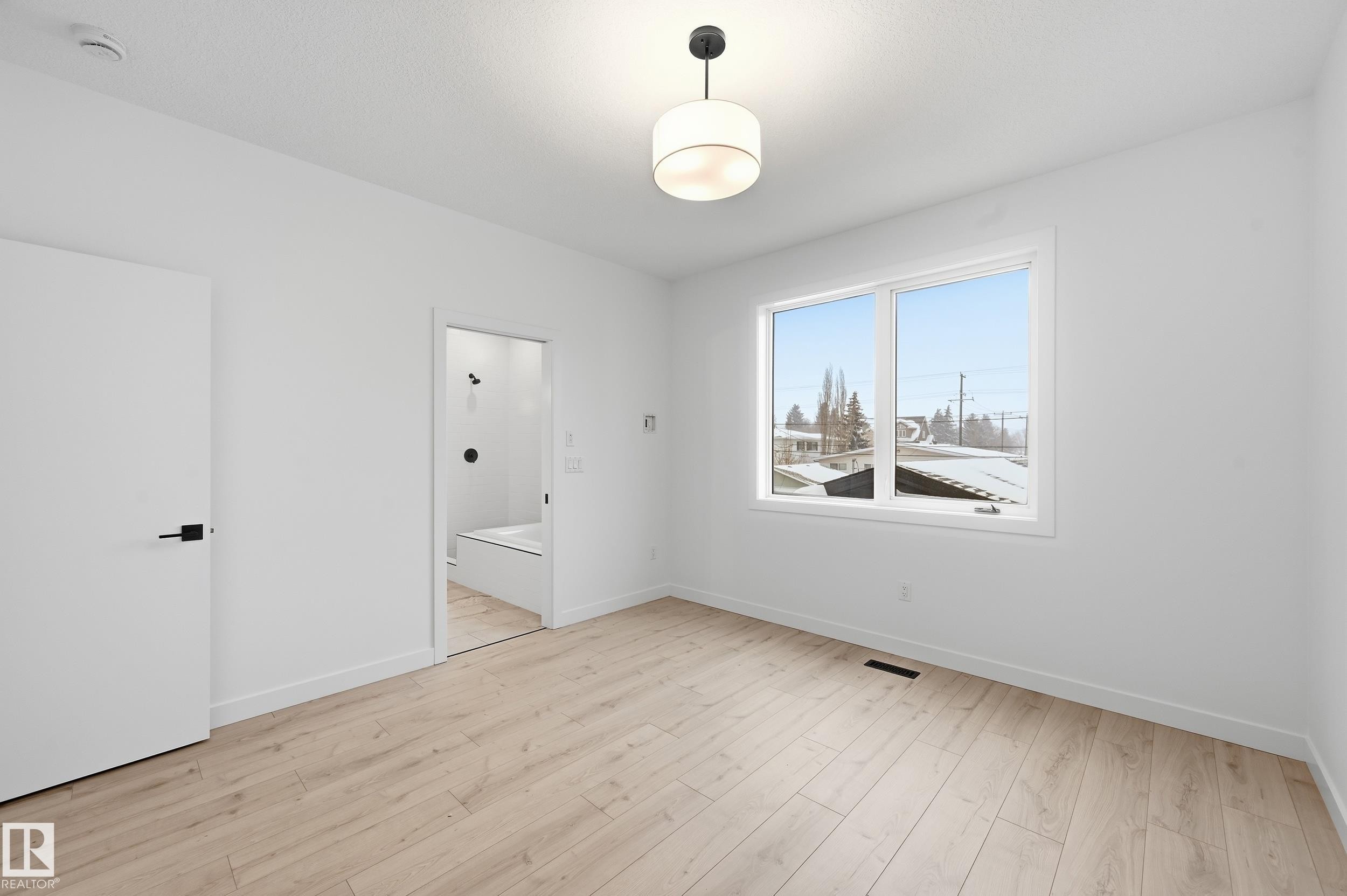 11121 51 Street, Edmonton, AB - Indoor Photo Showing Other Room