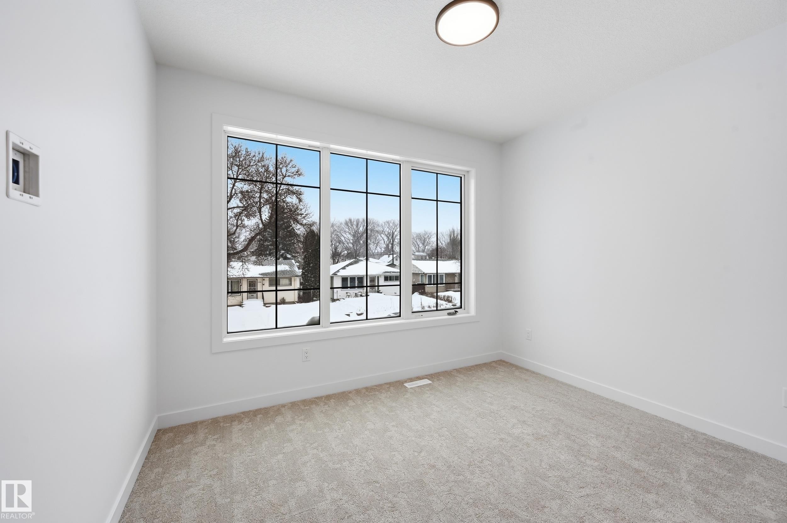 11121 51 Street, Edmonton, AB - Indoor Photo Showing Other Room