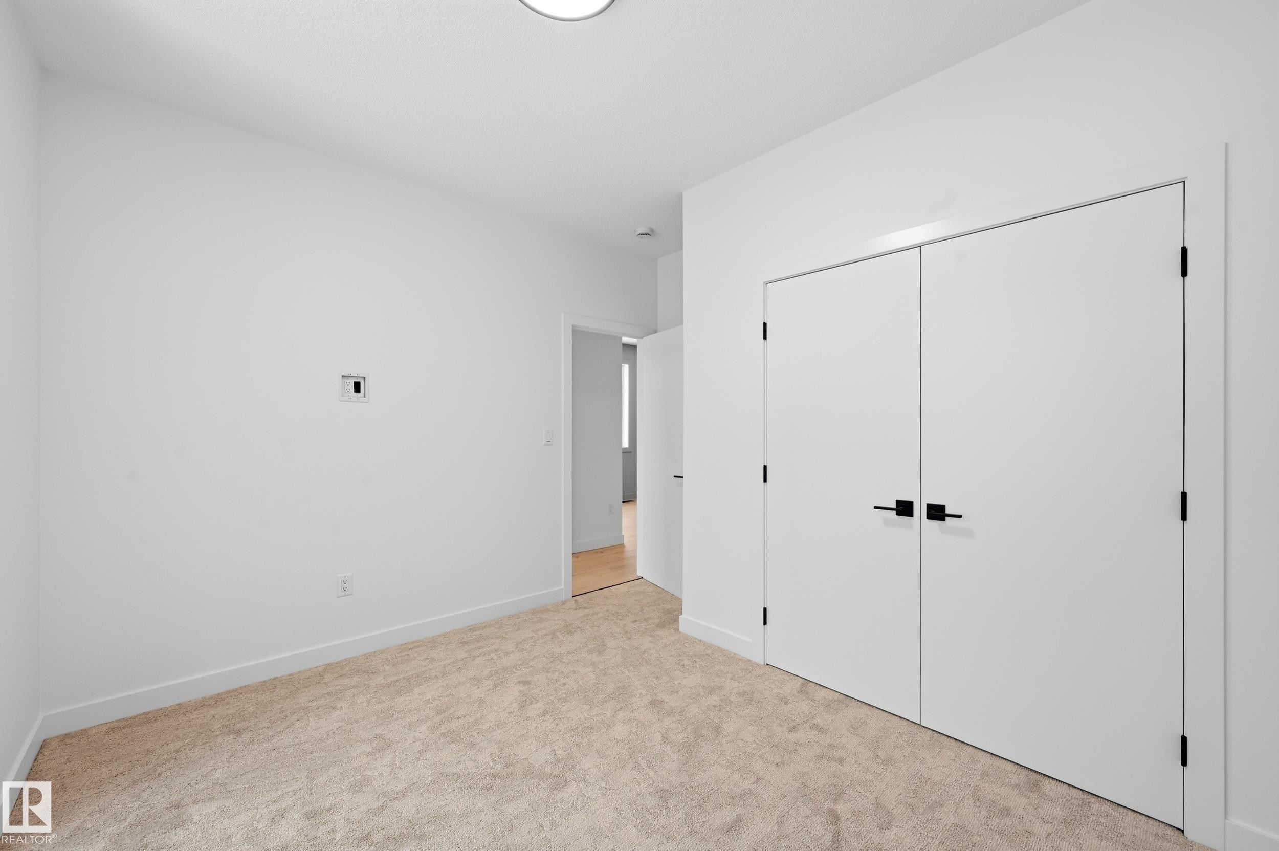 11121 51 Street, Edmonton, AB - Indoor Photo Showing Other Room