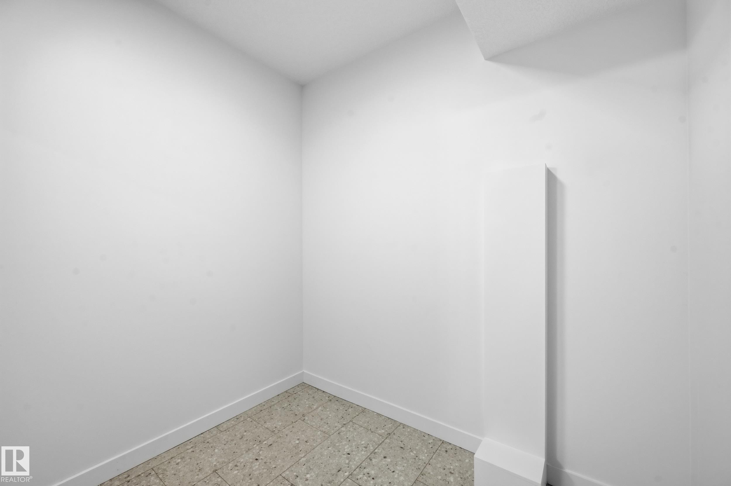 11121 51 Street, Edmonton, AB - Indoor Photo Showing Other Room